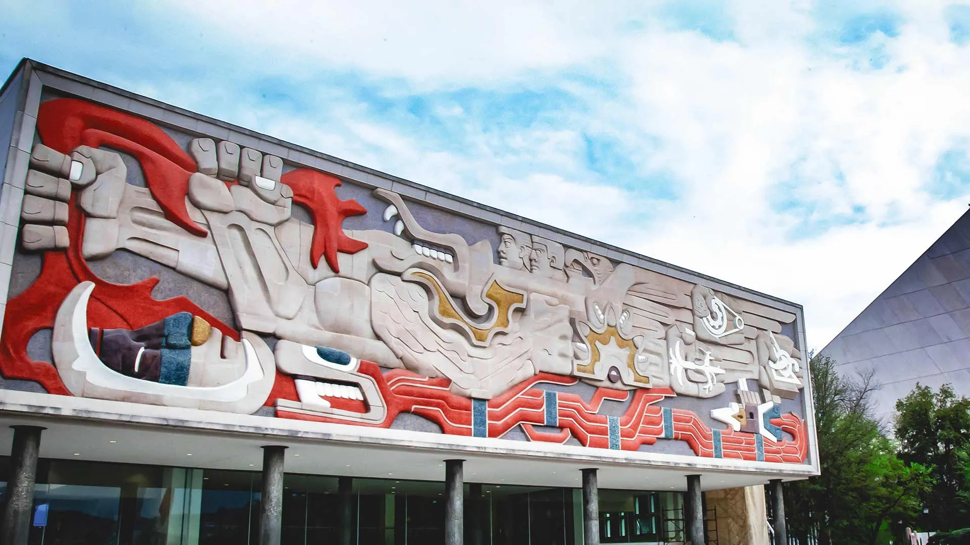 Escala Tec 3 lugares en ranking mundial y llega al puesto 155 