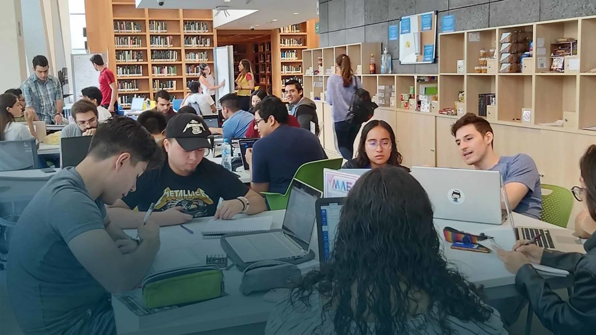 Alumnos MAES en BiblioTec