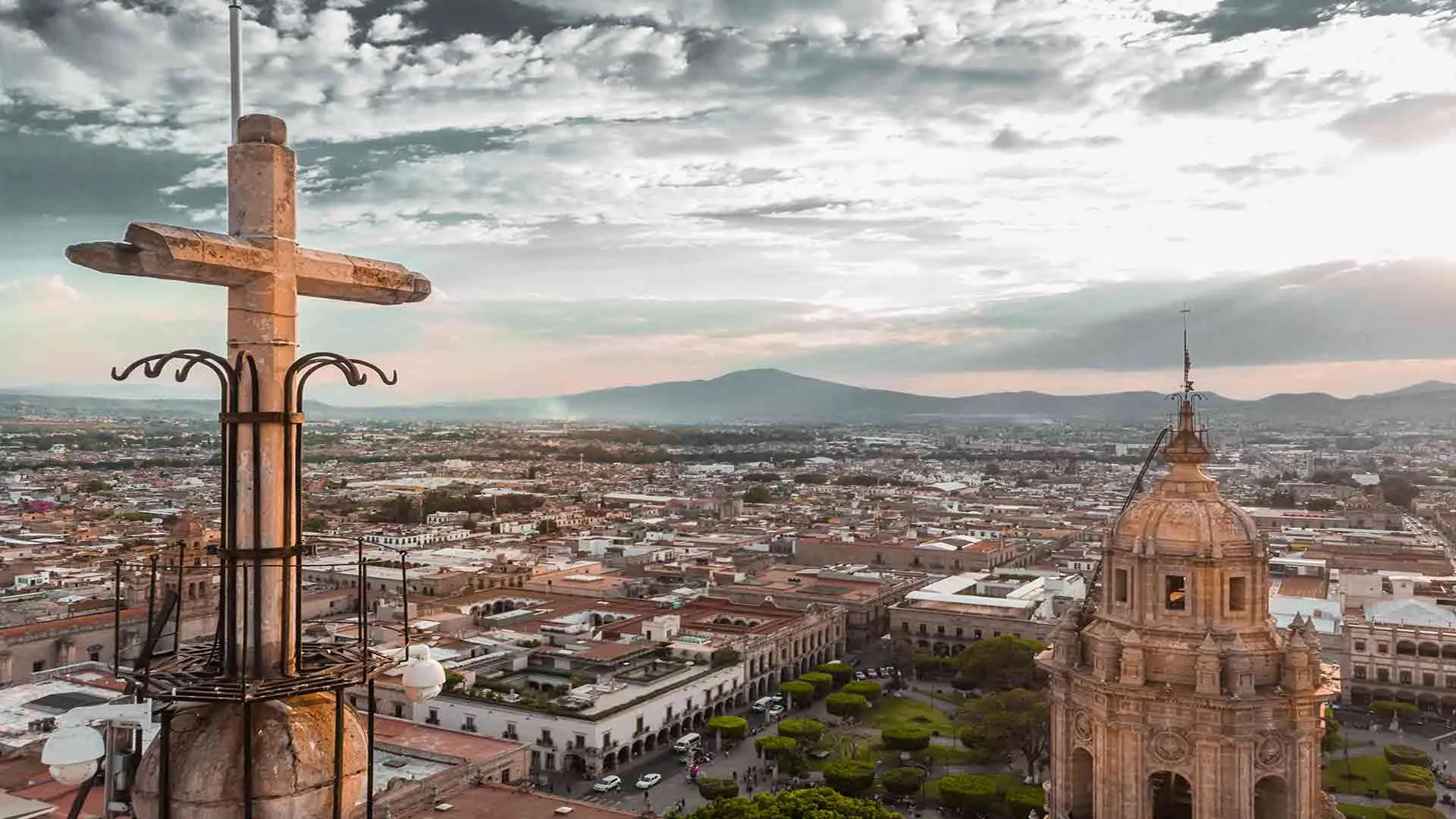 Morelia y vista desde la catedral.