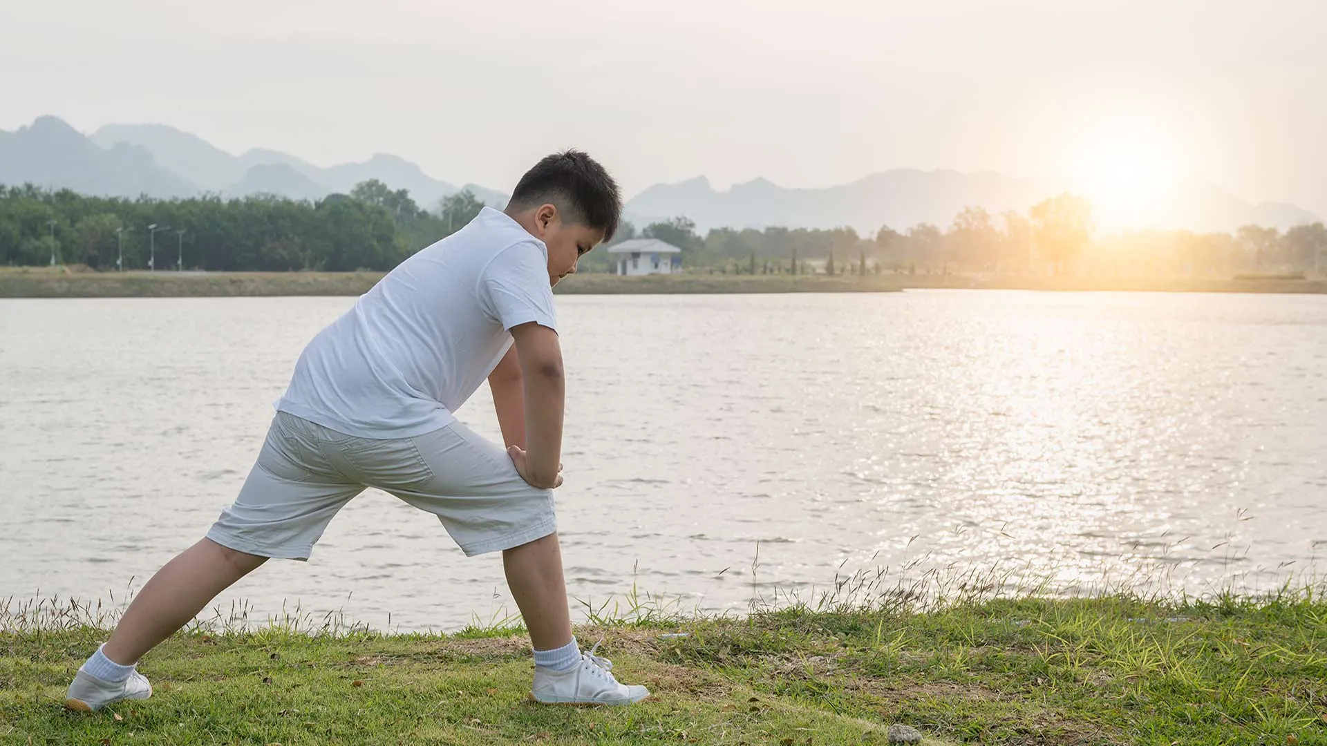 Niño haciendo ejercicio