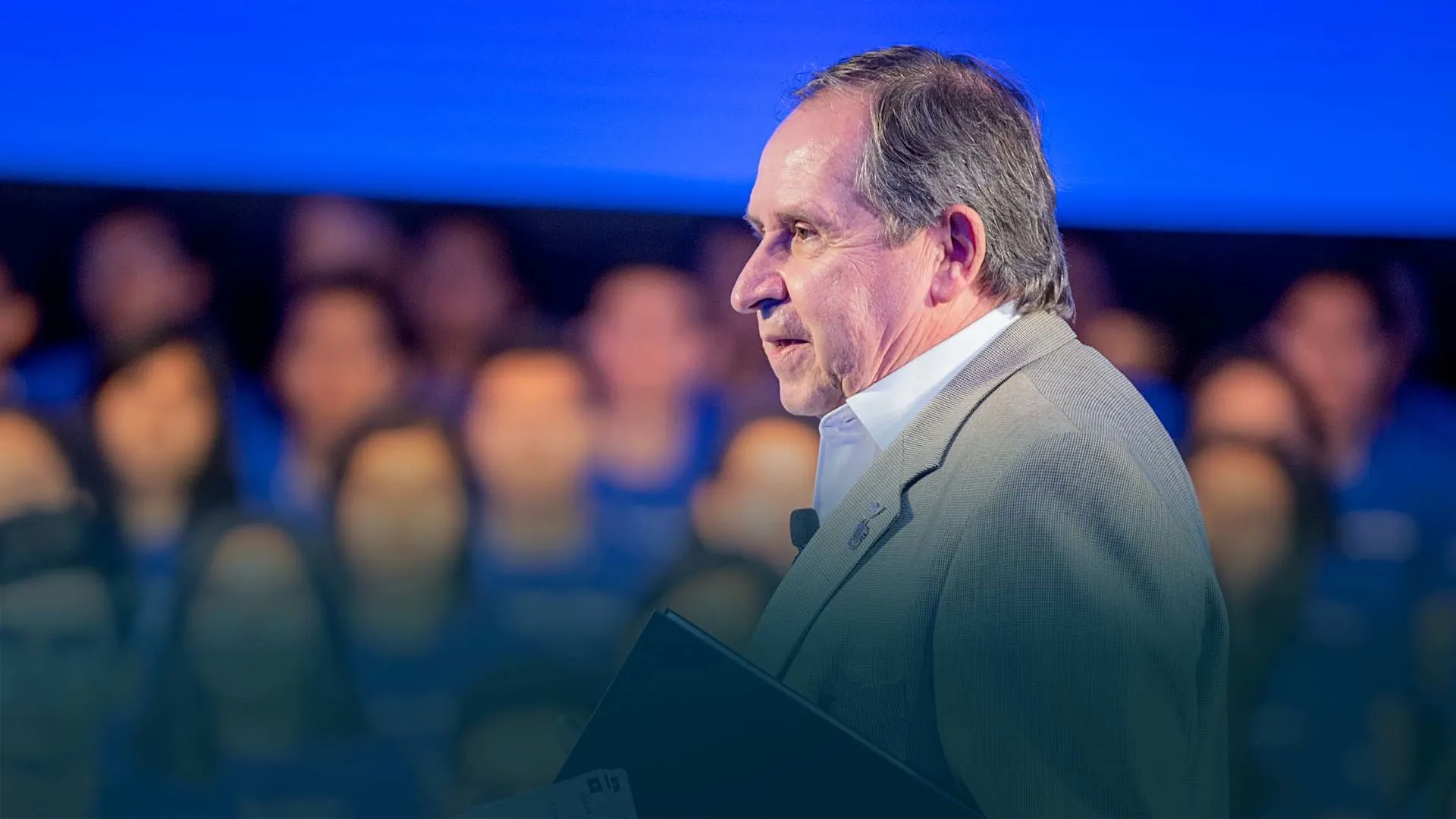 Distinguen en Monterrey visión de transformación de Salvador Alva