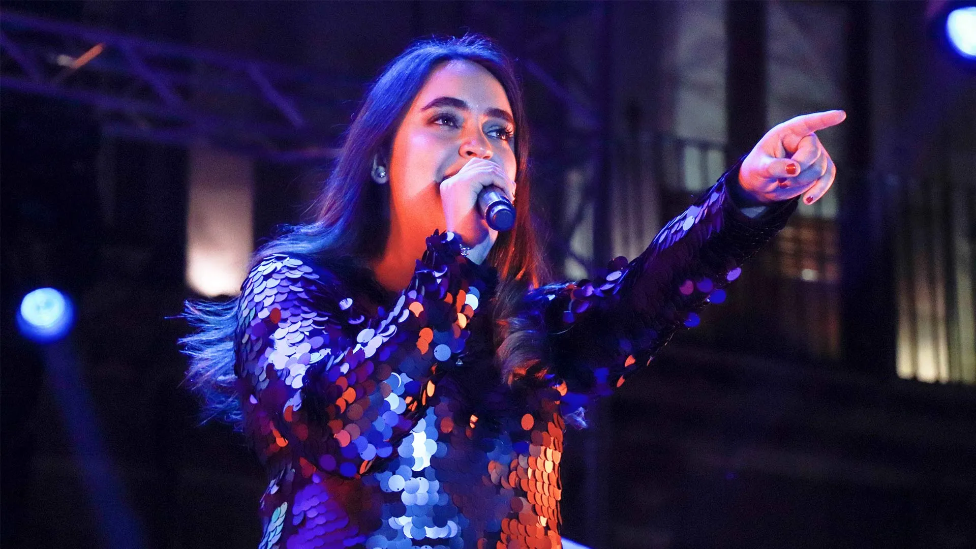 Tatina Puente en el escenario regional del festival de la canción 2018