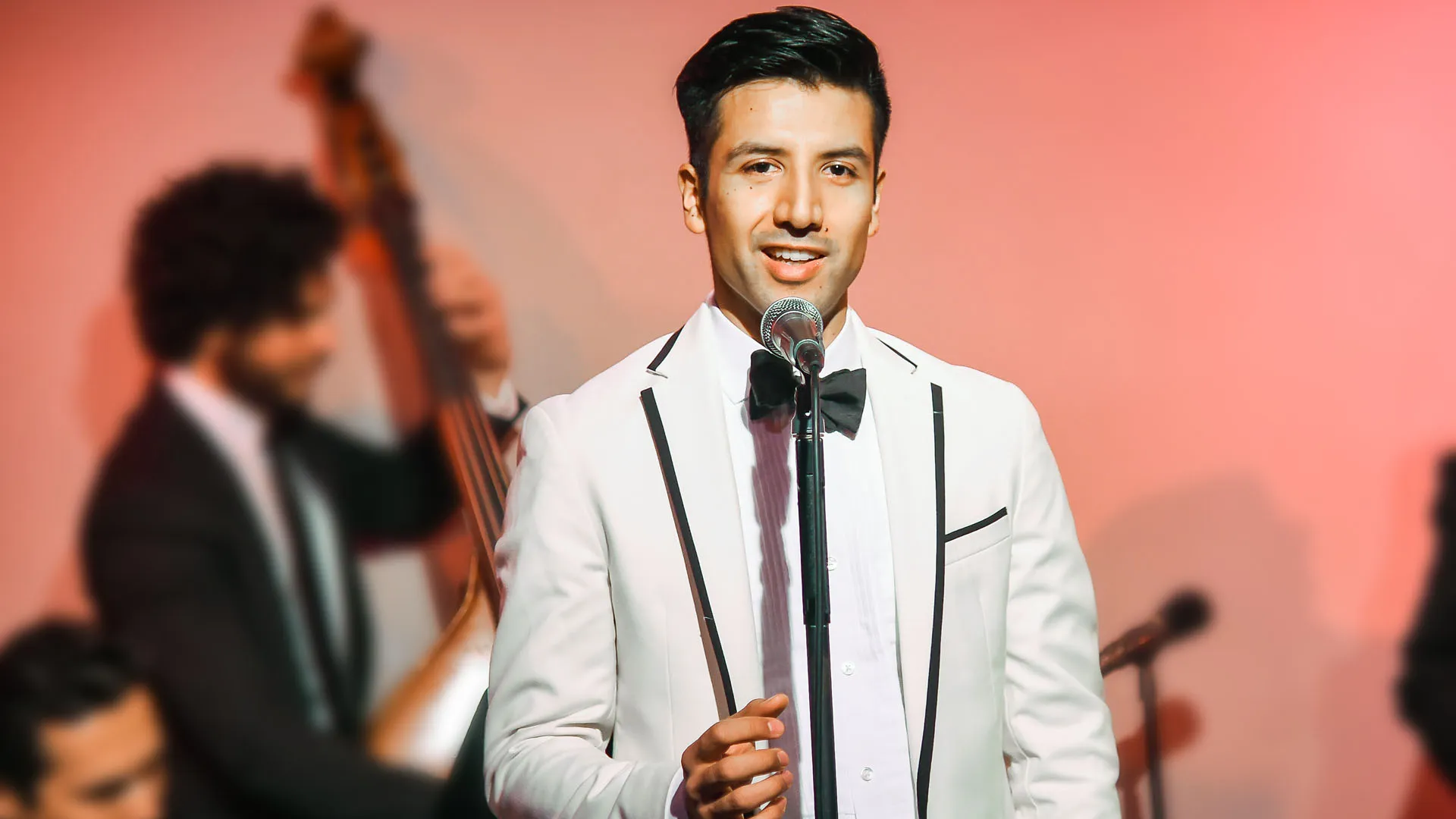 Baila, canta y actúa: el artista que hizo realidad sus sueños