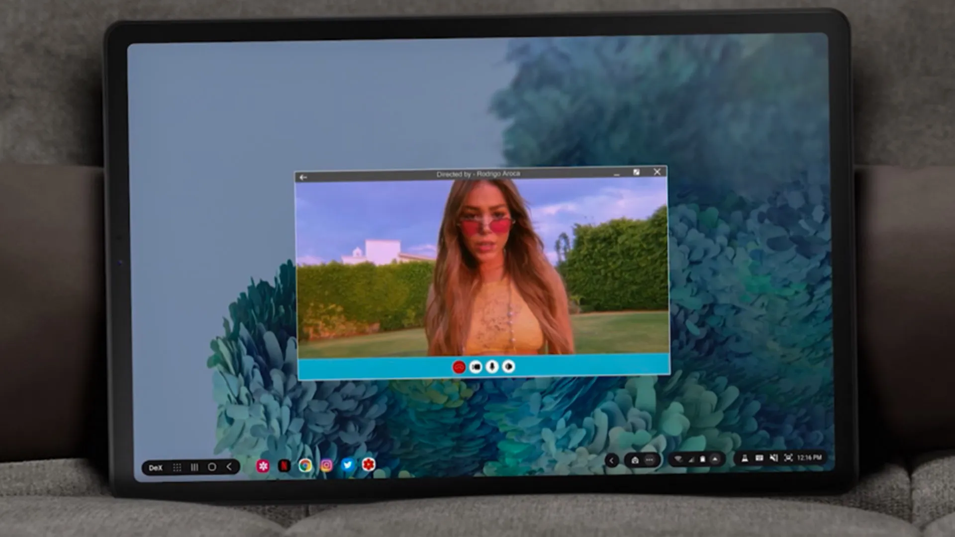 “Contigo” el videoclip de Danna Paola realizado por profesor TEC