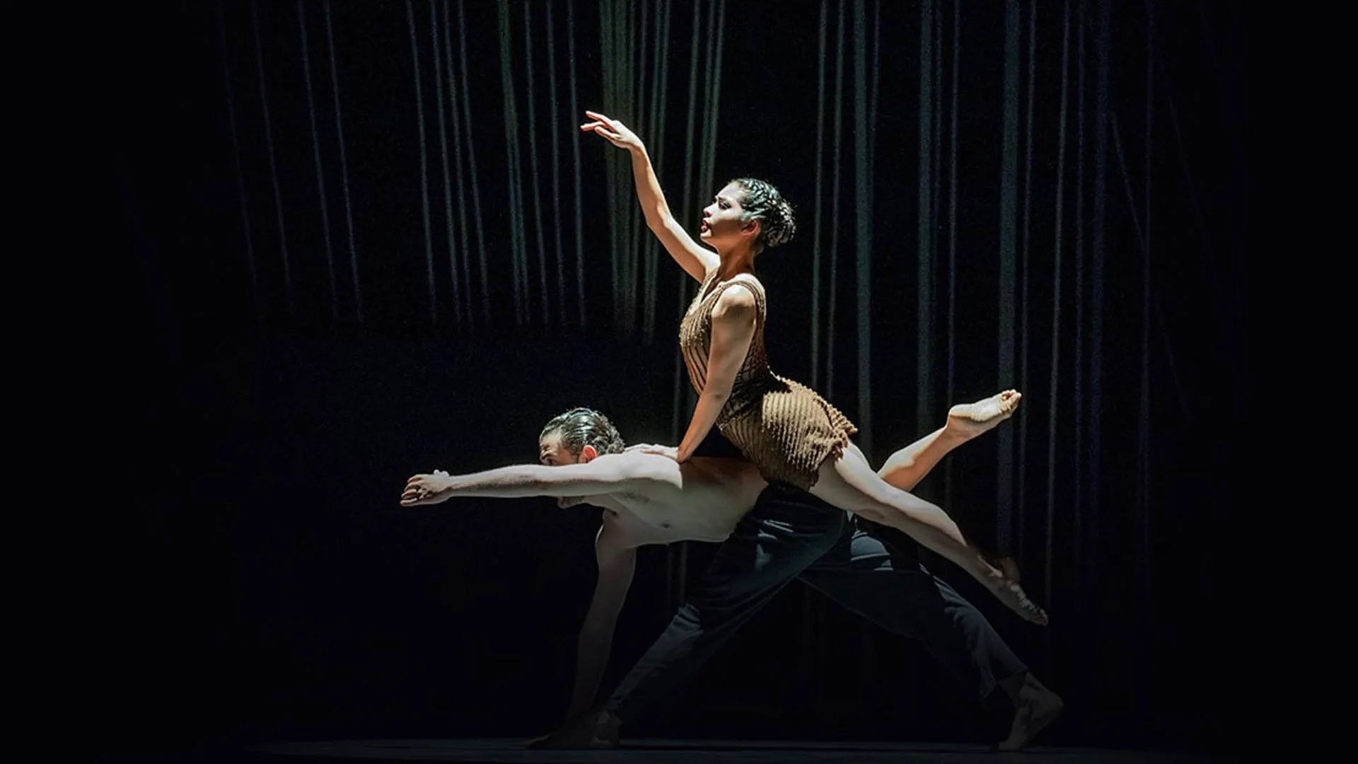 Tiene en la danza su trampolín artístico