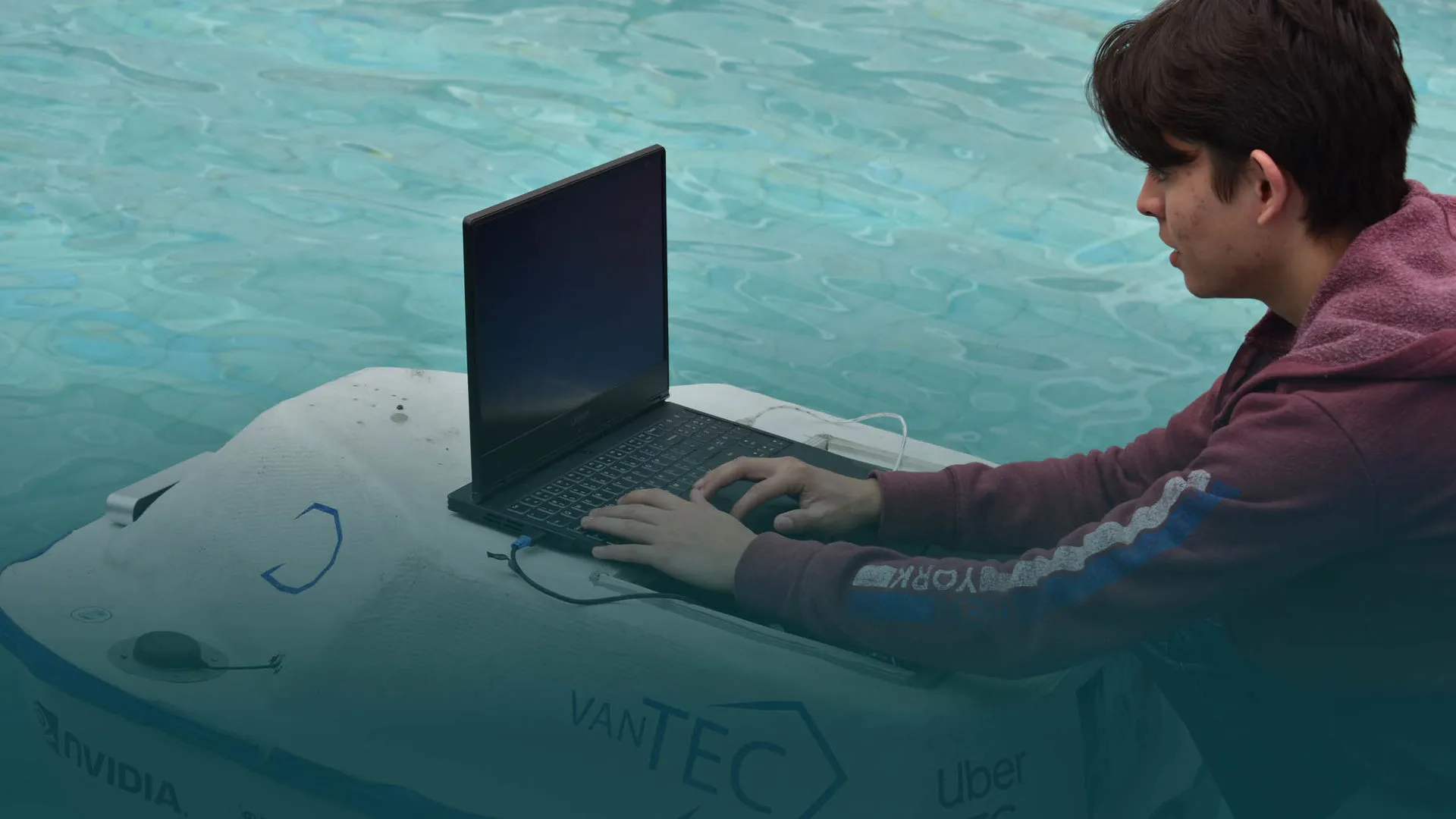 Triunfan alumnos de ingeniería en competencia internacional RoboBoat 