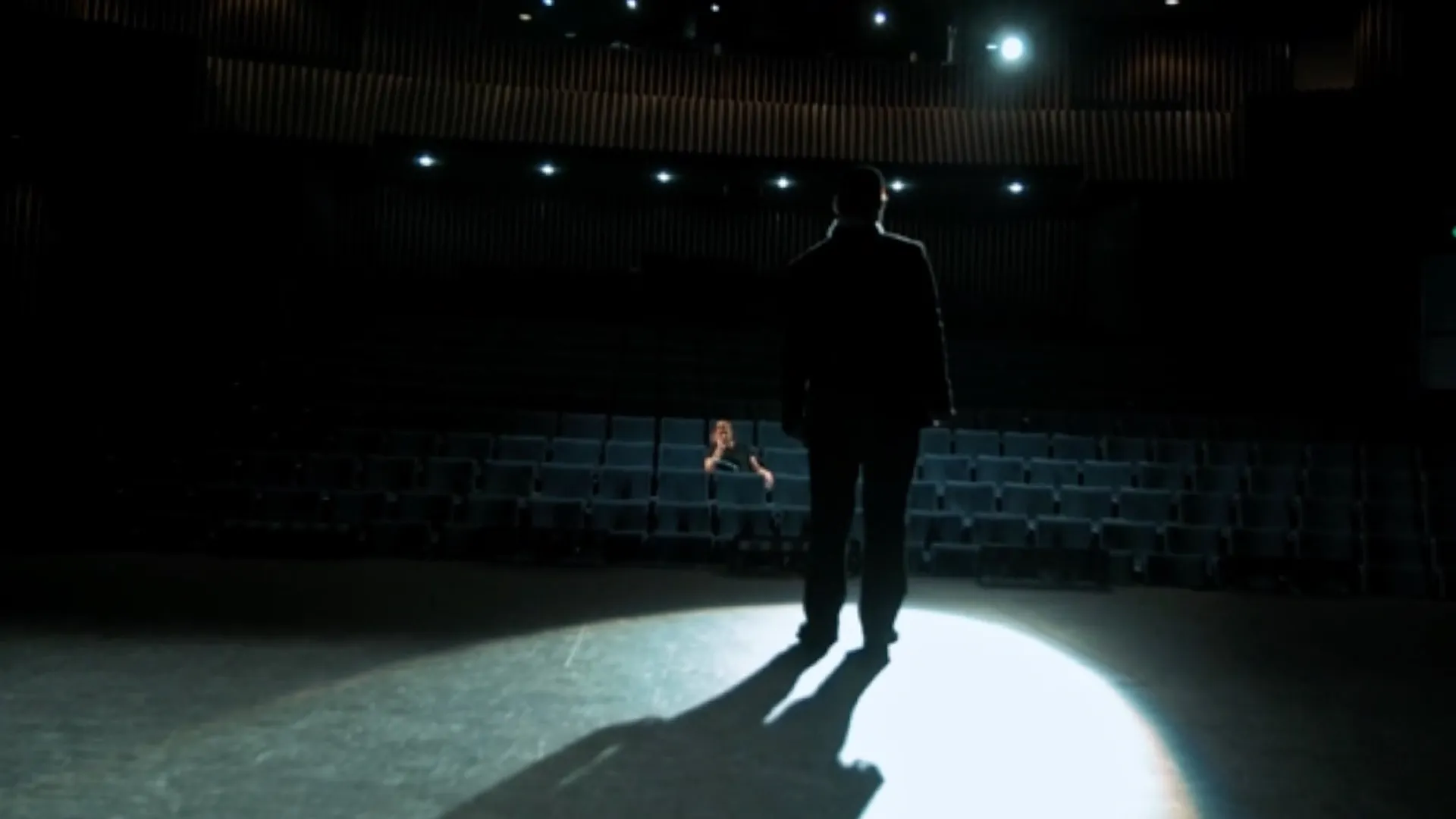 Cortometraje estudiantil da voz a los que hacen posible el teatro