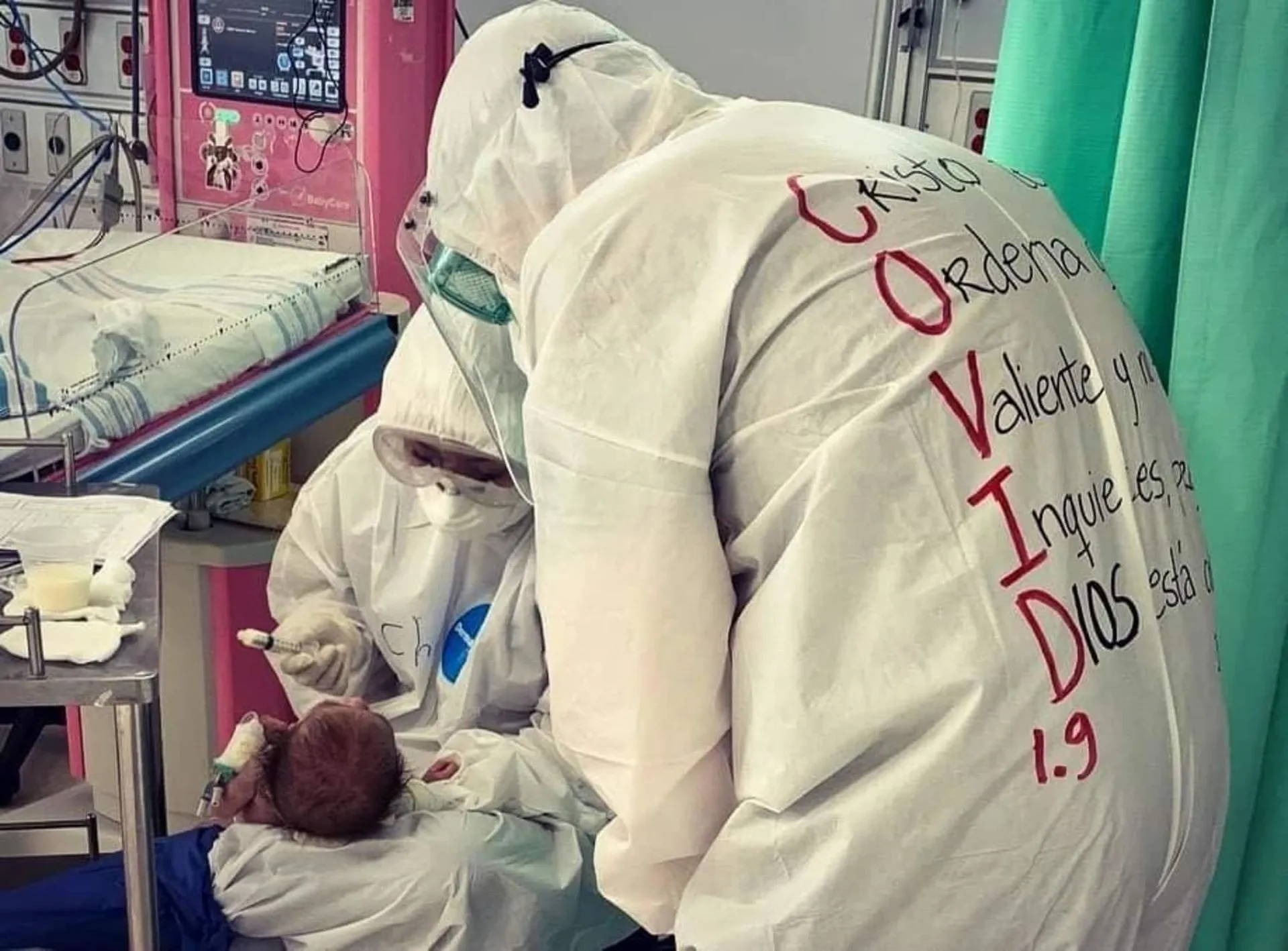 EXATEC y Sacerdote visita enfermos de COVID-19