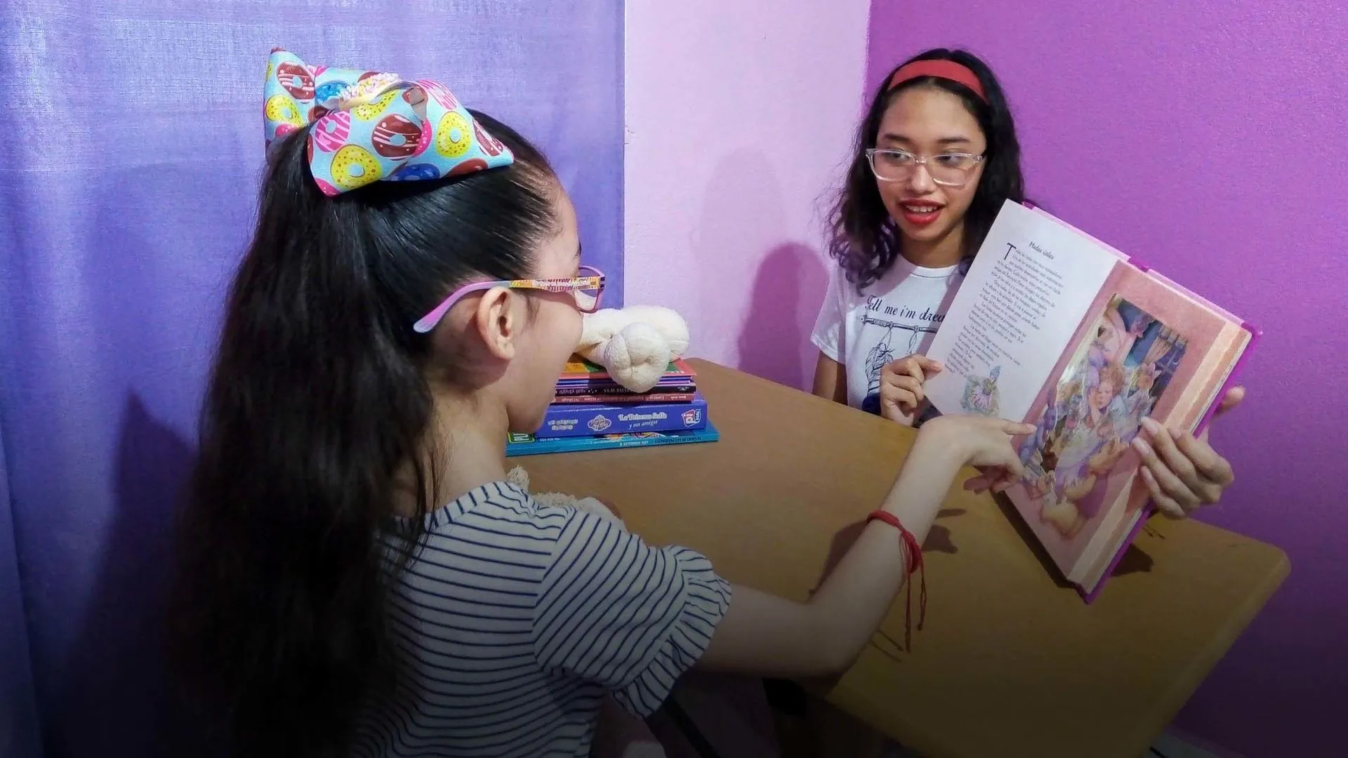 Su meta: inspirar a otros pasión por lectura y el servicio social