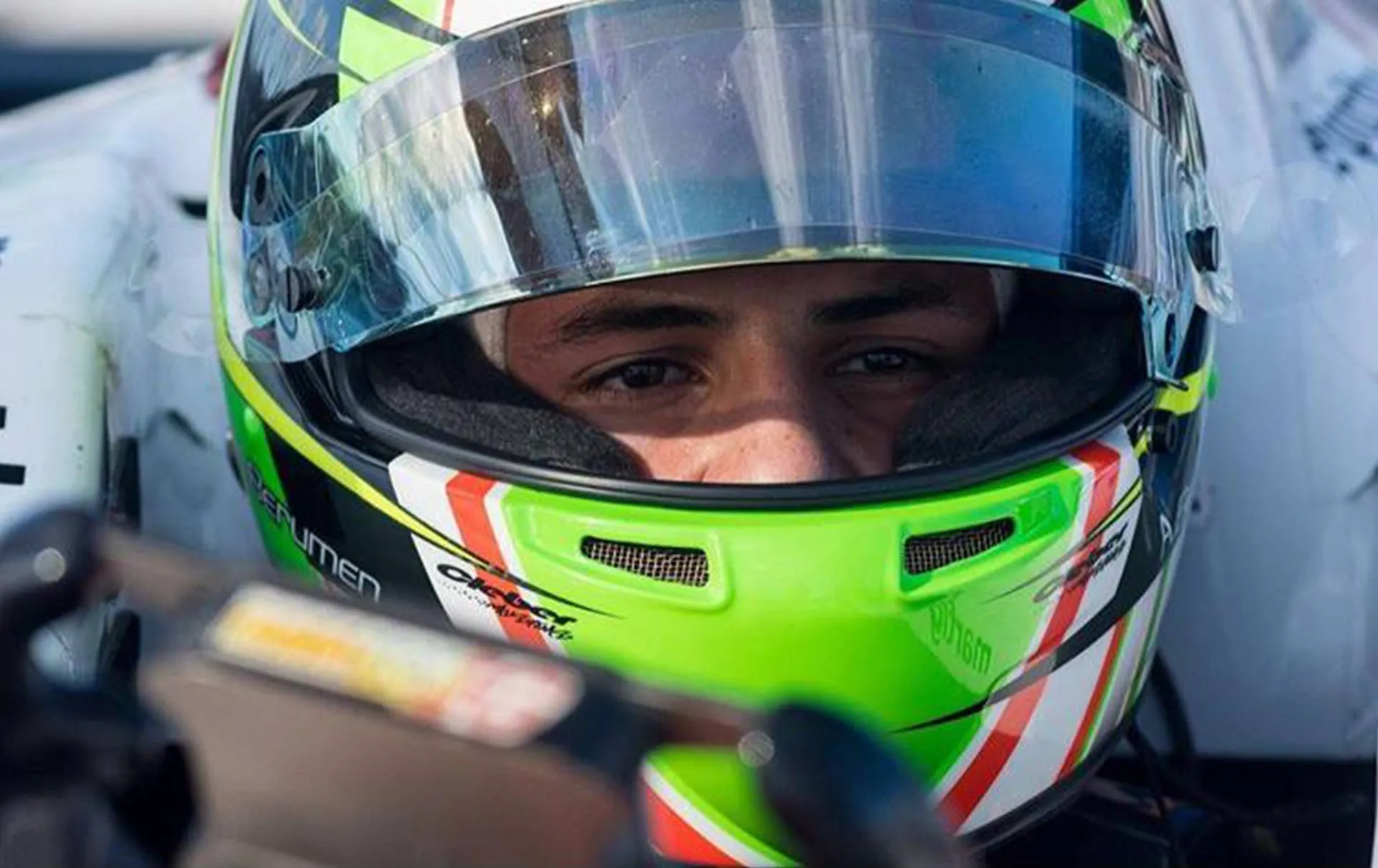 Piloto sonorense obtiene segundo lugar en carrera automovilística