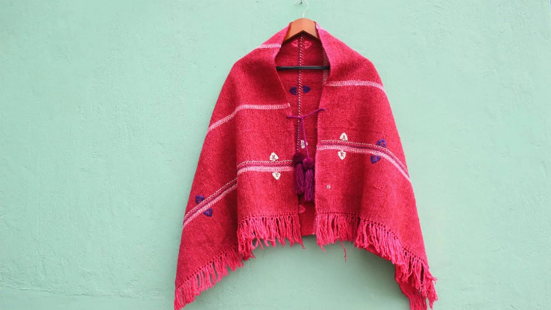 Capa hecha por artesanos