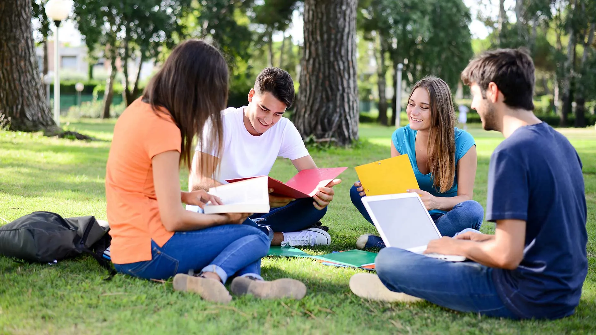 Estudiantes universitarios