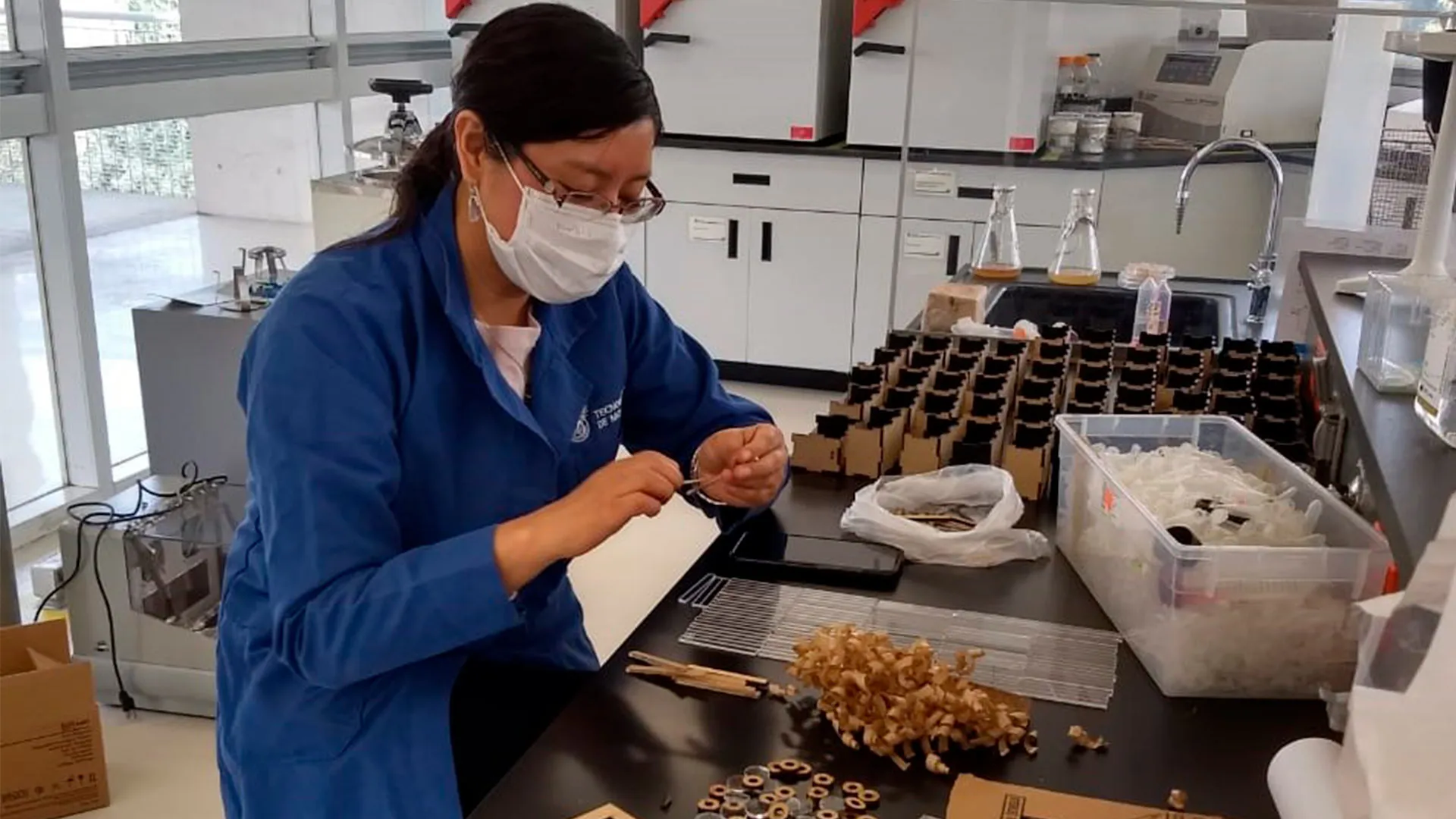 ¡Laboratorio en casa! Profesores crean kits para prácticas virtuales