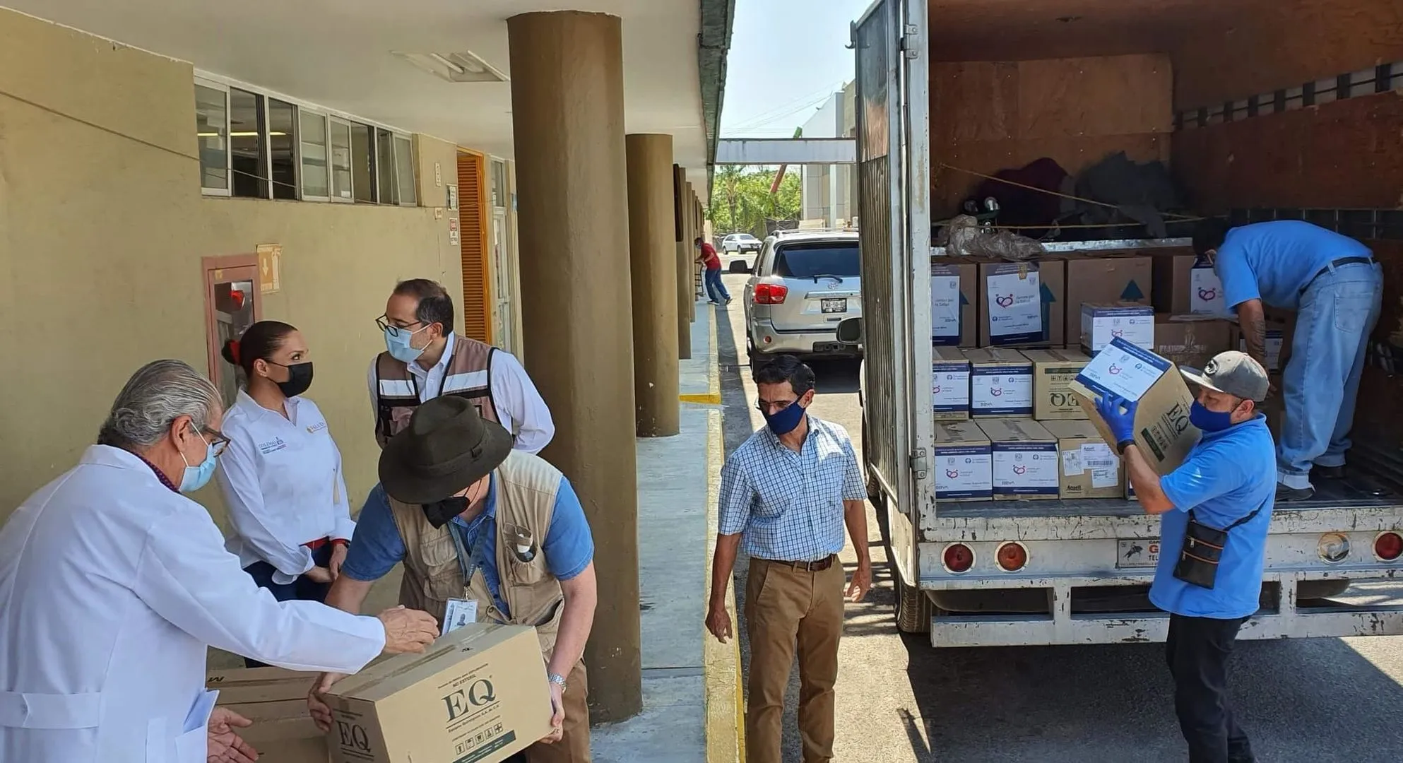 Tec y BBVA entregan insumos médicos en Colima