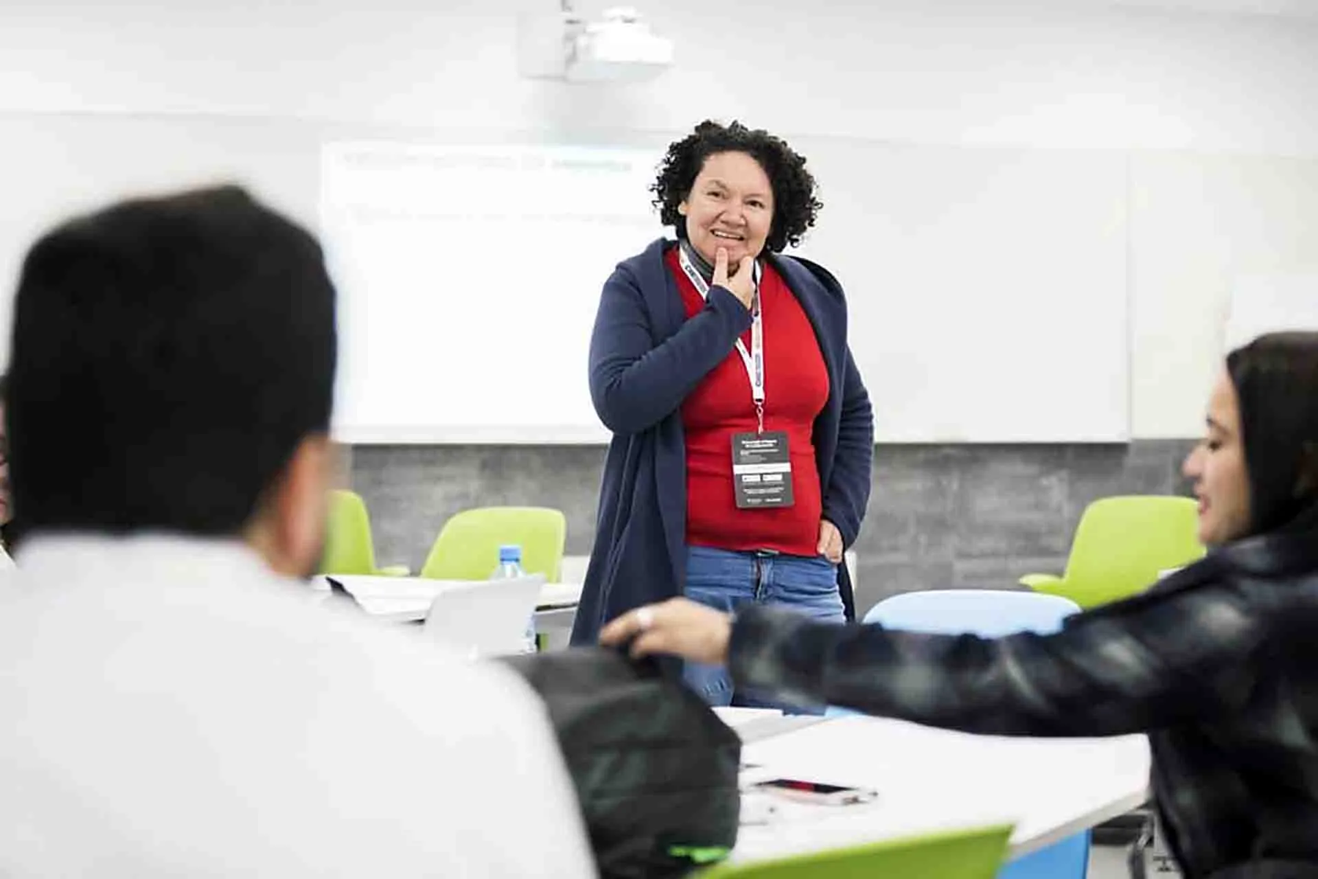 La Dra. Nohemí Lugo presenta una investigación sobre el uso de los medios digitales para el aprendizaje de niños preverbales con autismo.