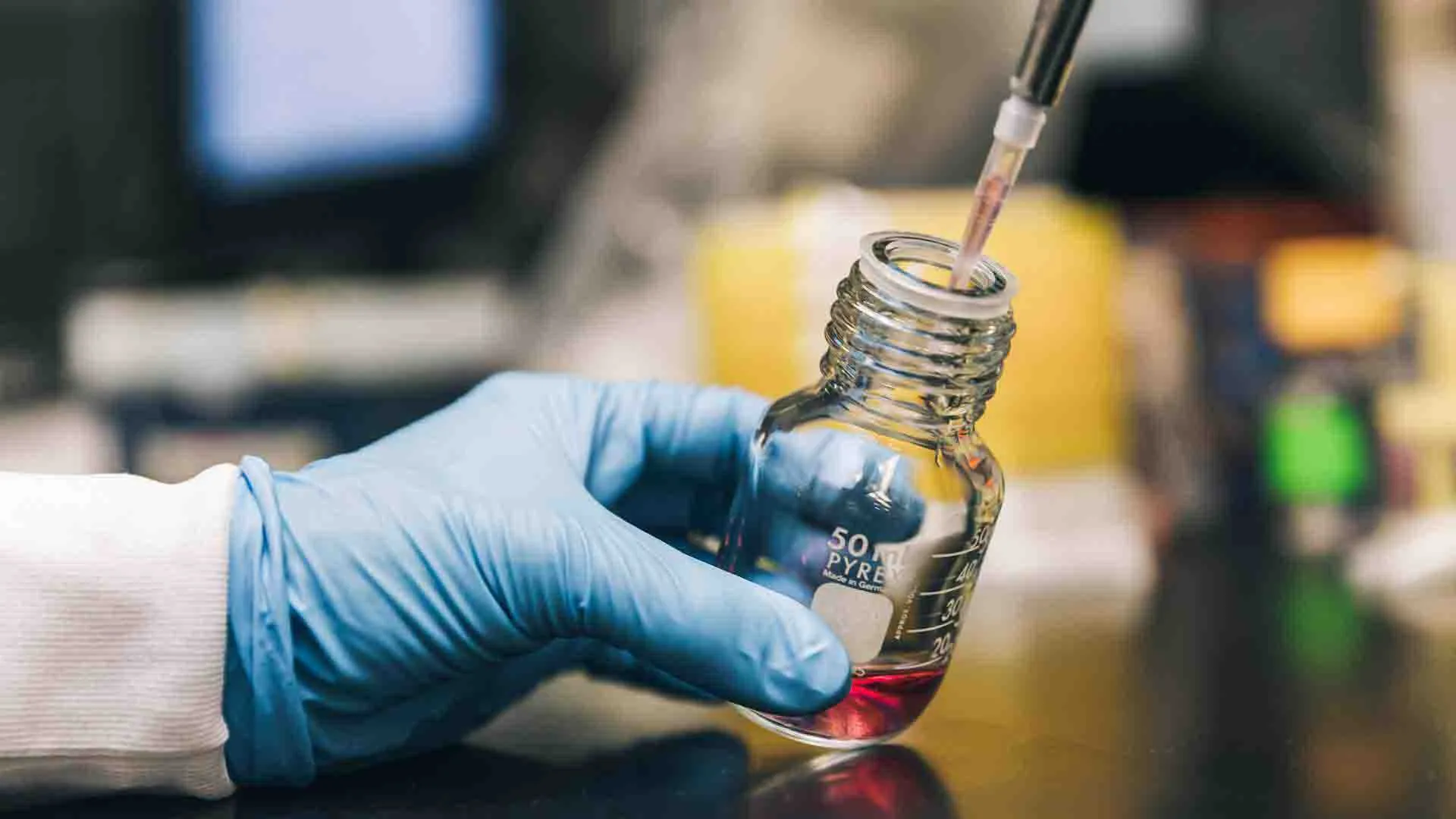 Julieta Rivera, doctora en Ciencias en Biomedicina y profesora en PrepaTec campus Querétaro,