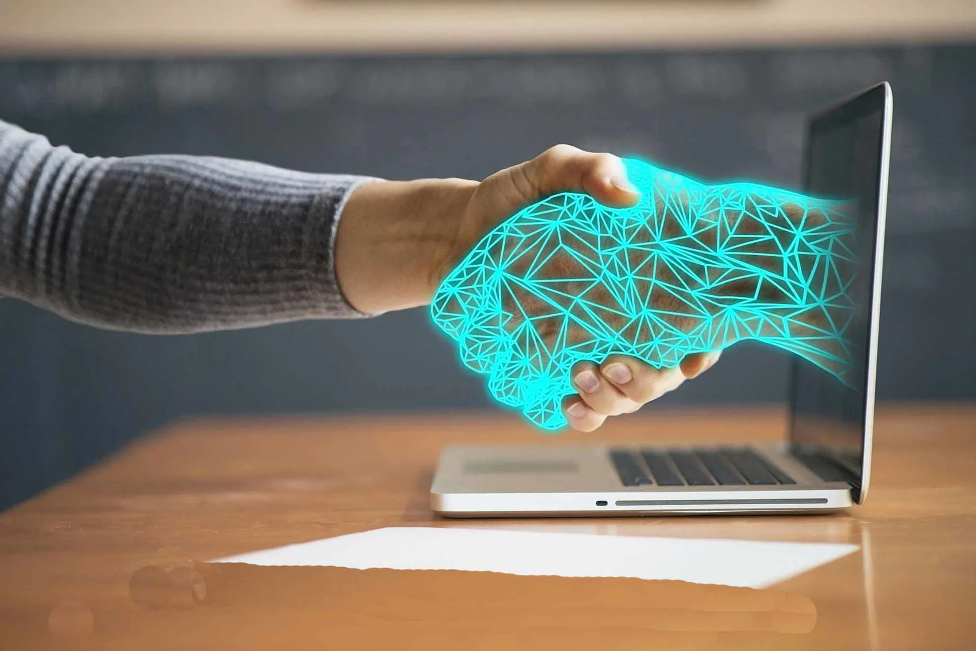 Conoce 4 grandes aplicaciones de la inteligencia artificial en la vida diaria.