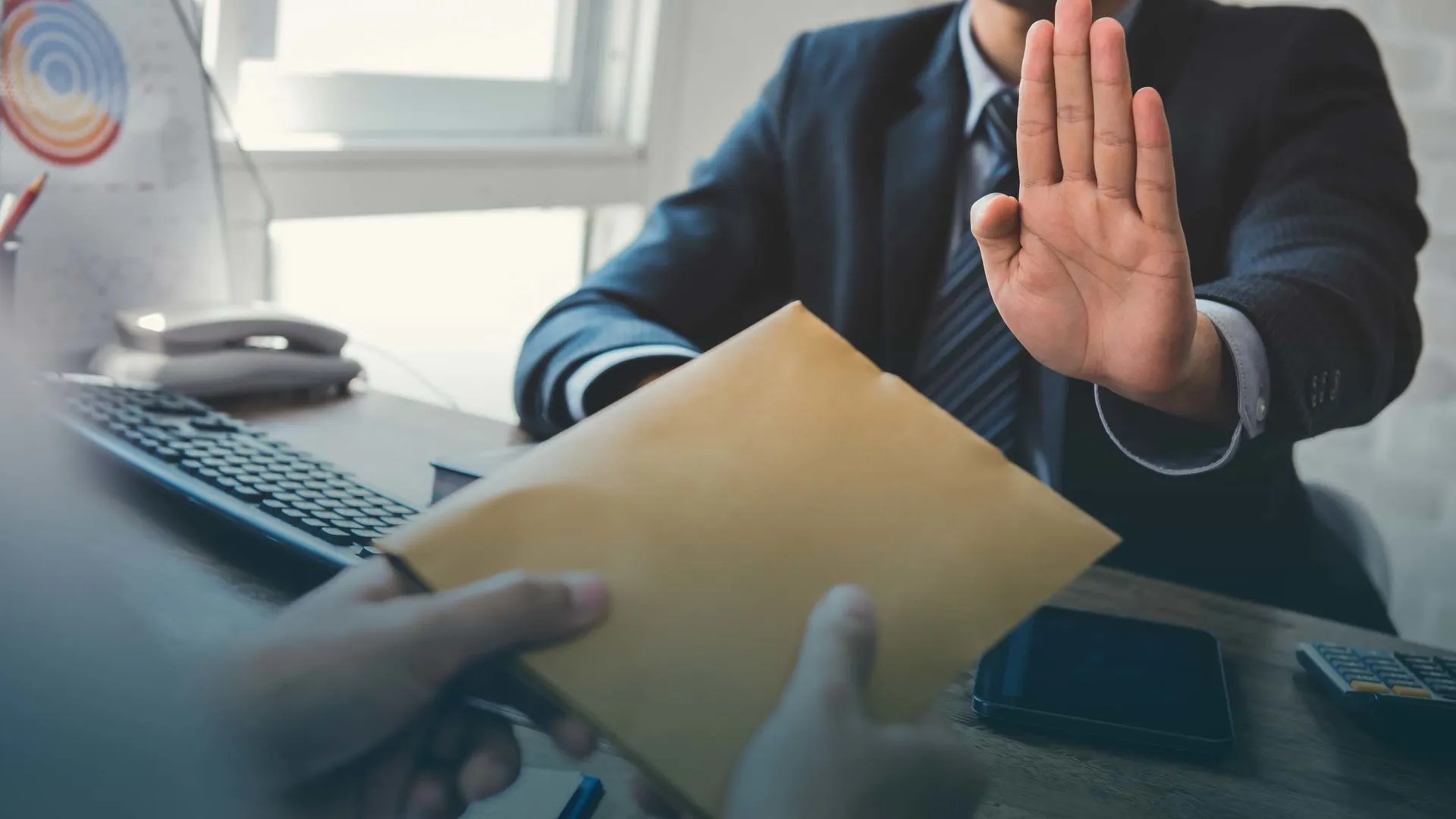 Combatir la corrupción fomenta instituciones sólidas, afirma experta