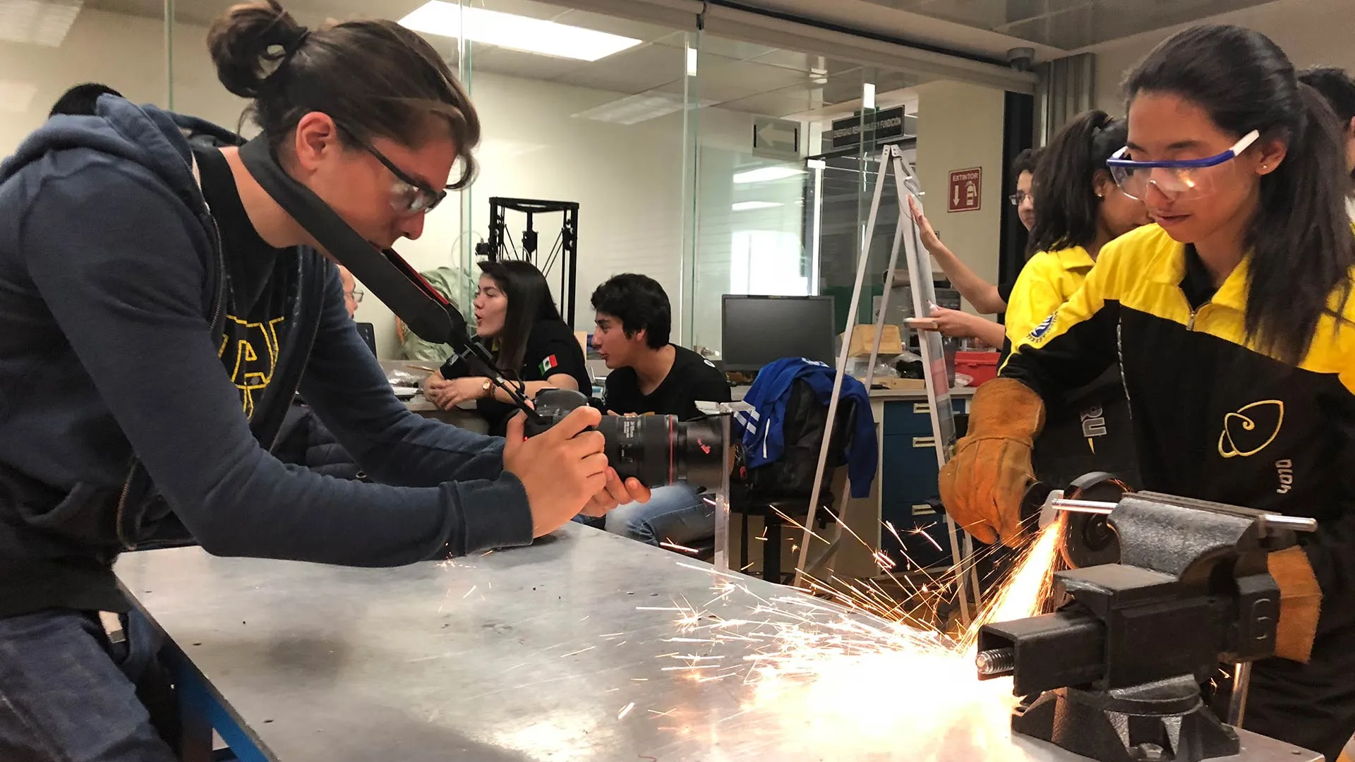 Hoy, recibe el premio al alumno integral, mañana, tal vez sea un Oscar