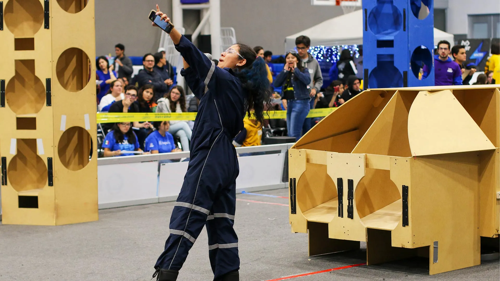 Conductora del Off Season 2019 inaugurando el juego 