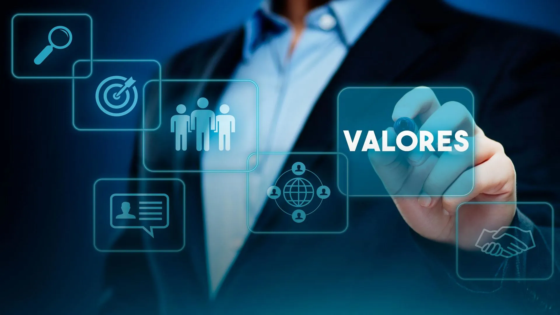 Hombre escribiendo la palabra valores, colaboración