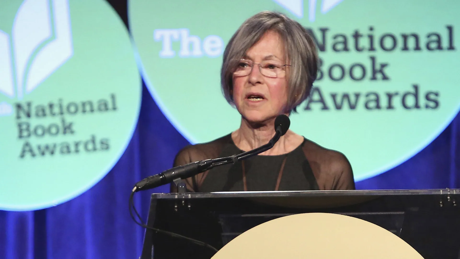 Conoce a Louise Glück, poeta de la belleza austera, ganadora del Nobel