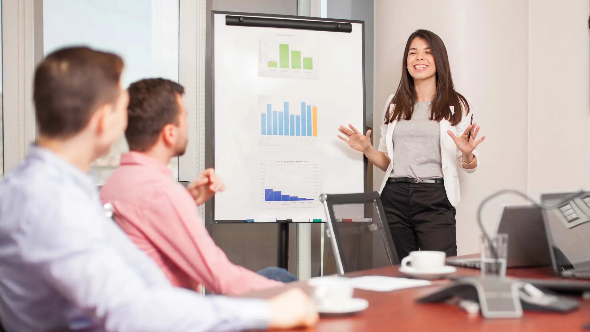 Te explicamos los 3 básicos que te ayudarán para un pitch de negocios