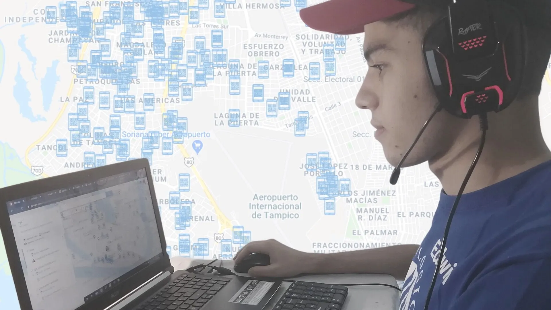 Edwin Hernandez en su computadora trabajando en su proyecto de códigos QR.