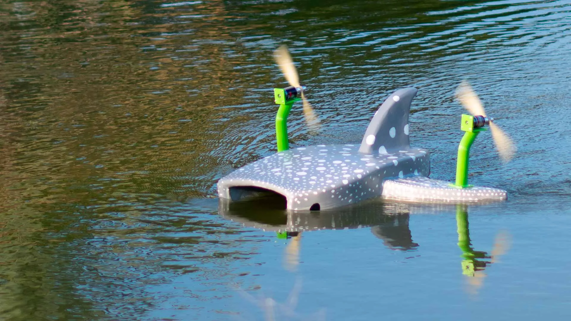 AKALI robot creado por Luis Alberto López y María José Hernandez en Sinaloa