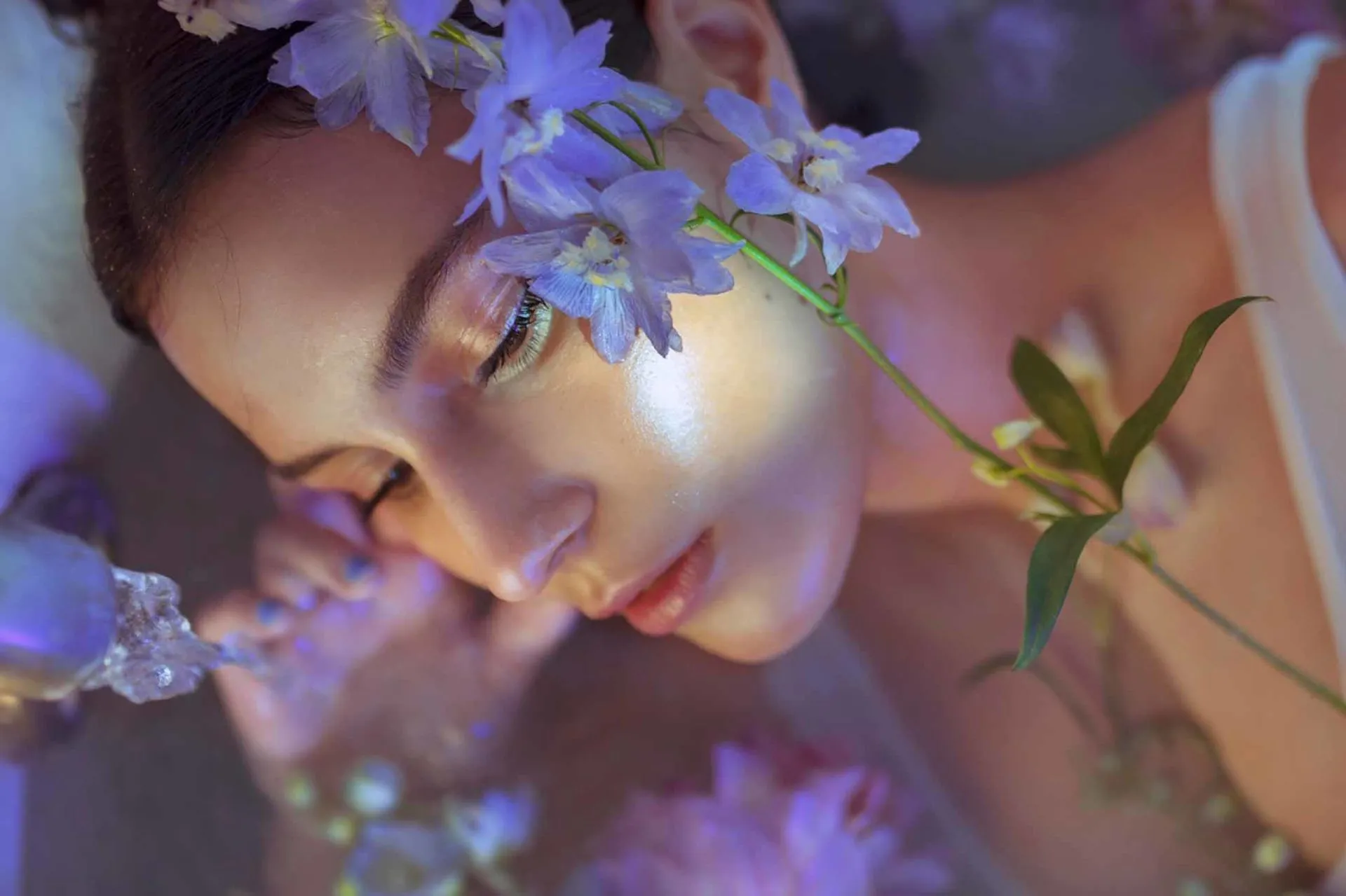 Alumna de Arquitectura del campus Guadalajara lanza su sencillo en Spotify.