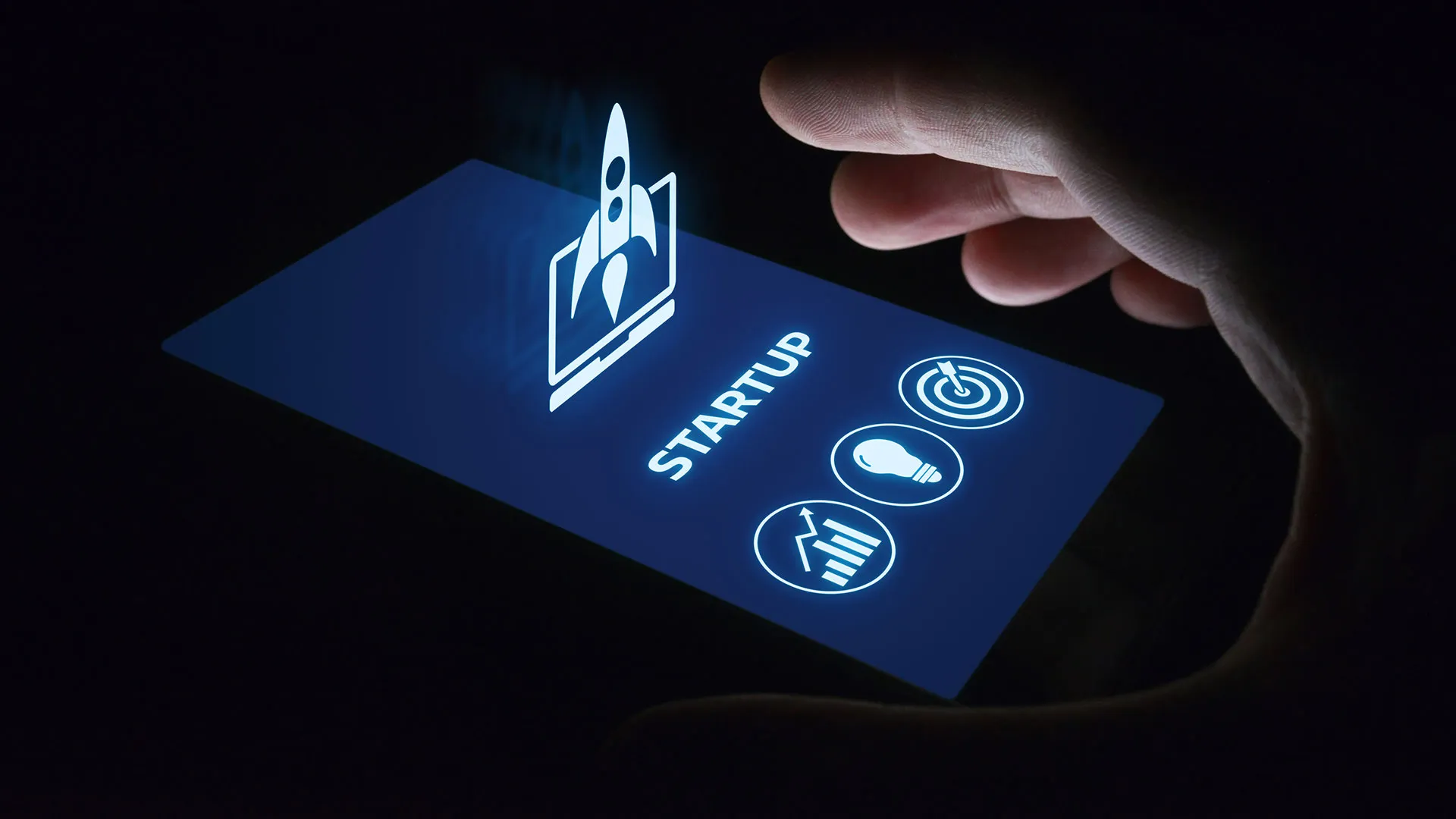 Celular con iconos referentes a una startup