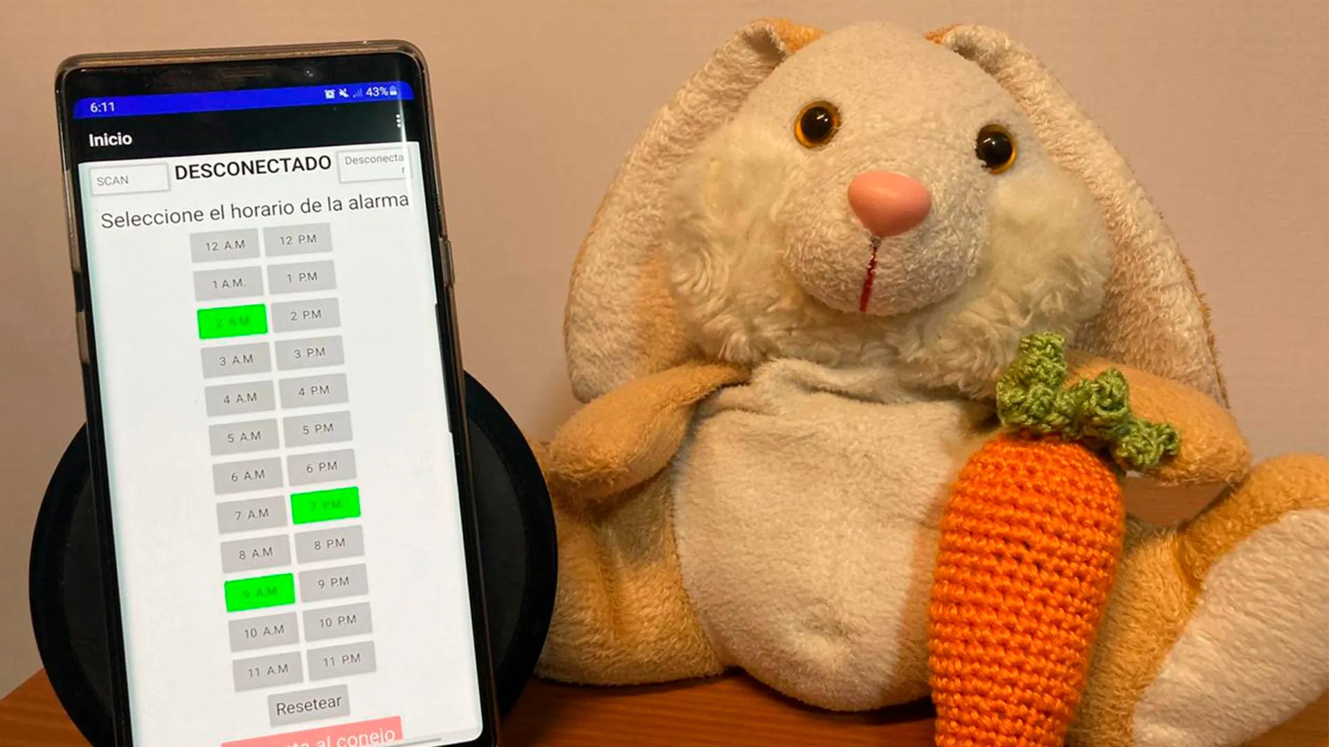 Estudiantes crean Giggle`el mejor amigo´ para niños con autismo