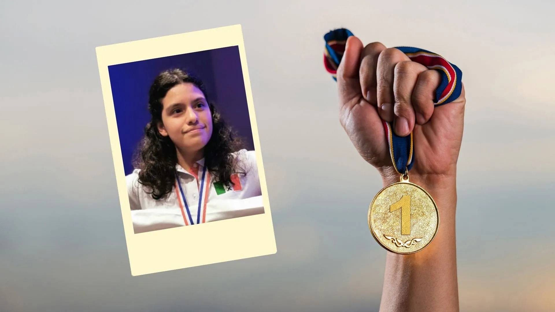 karla-junto-a-una-medalla-de-oro