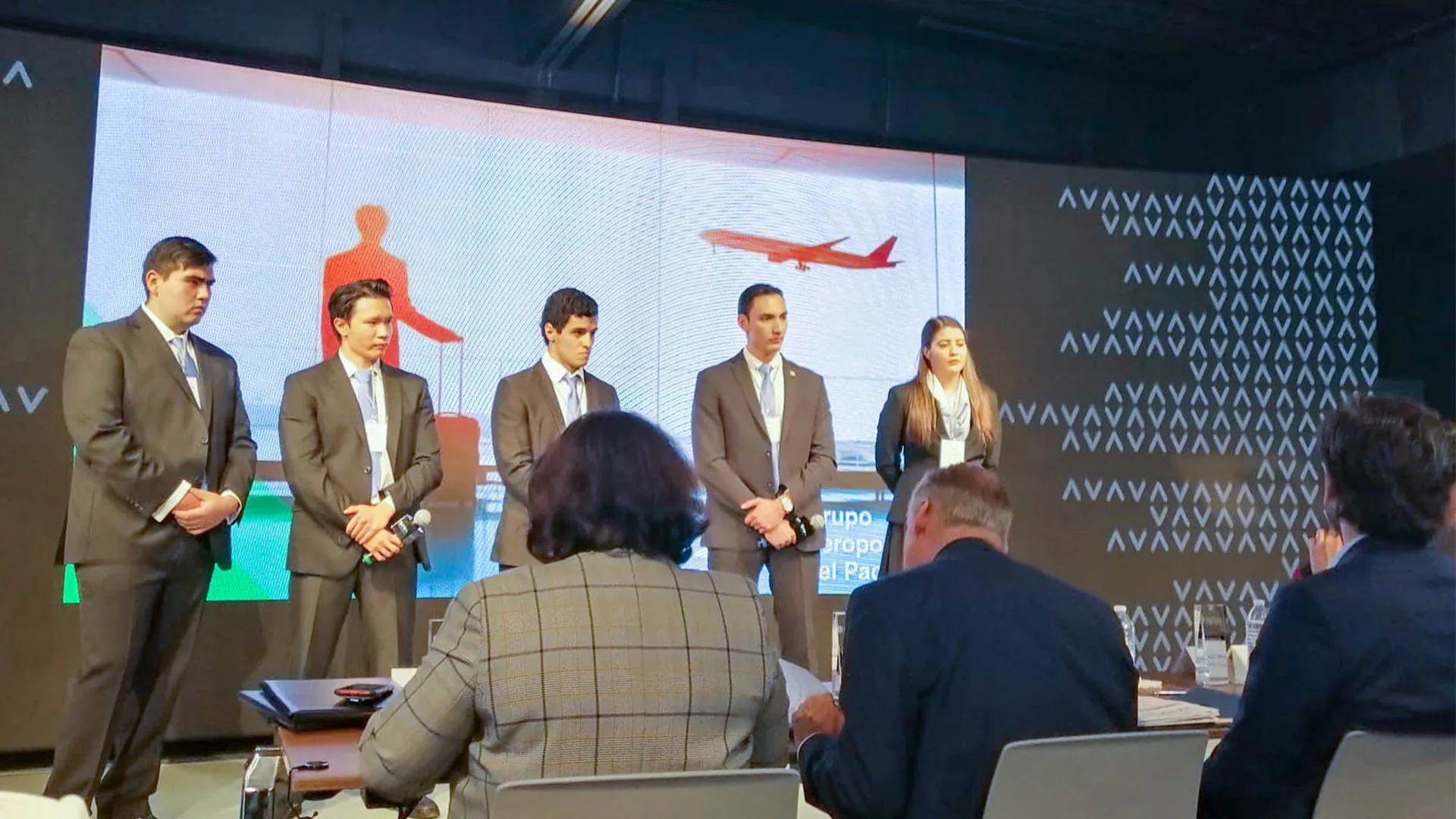 Equipo del TEC campus San Luis Potosí dando su speech.