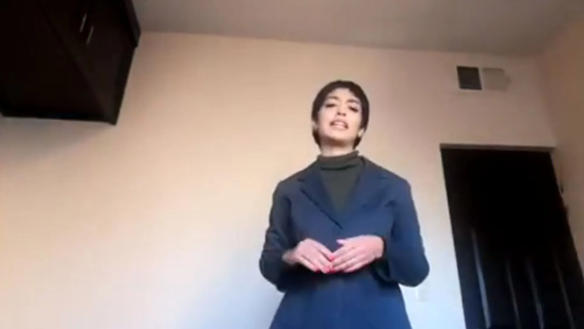 Alejandra Rojas durante su discurso persuasivo.