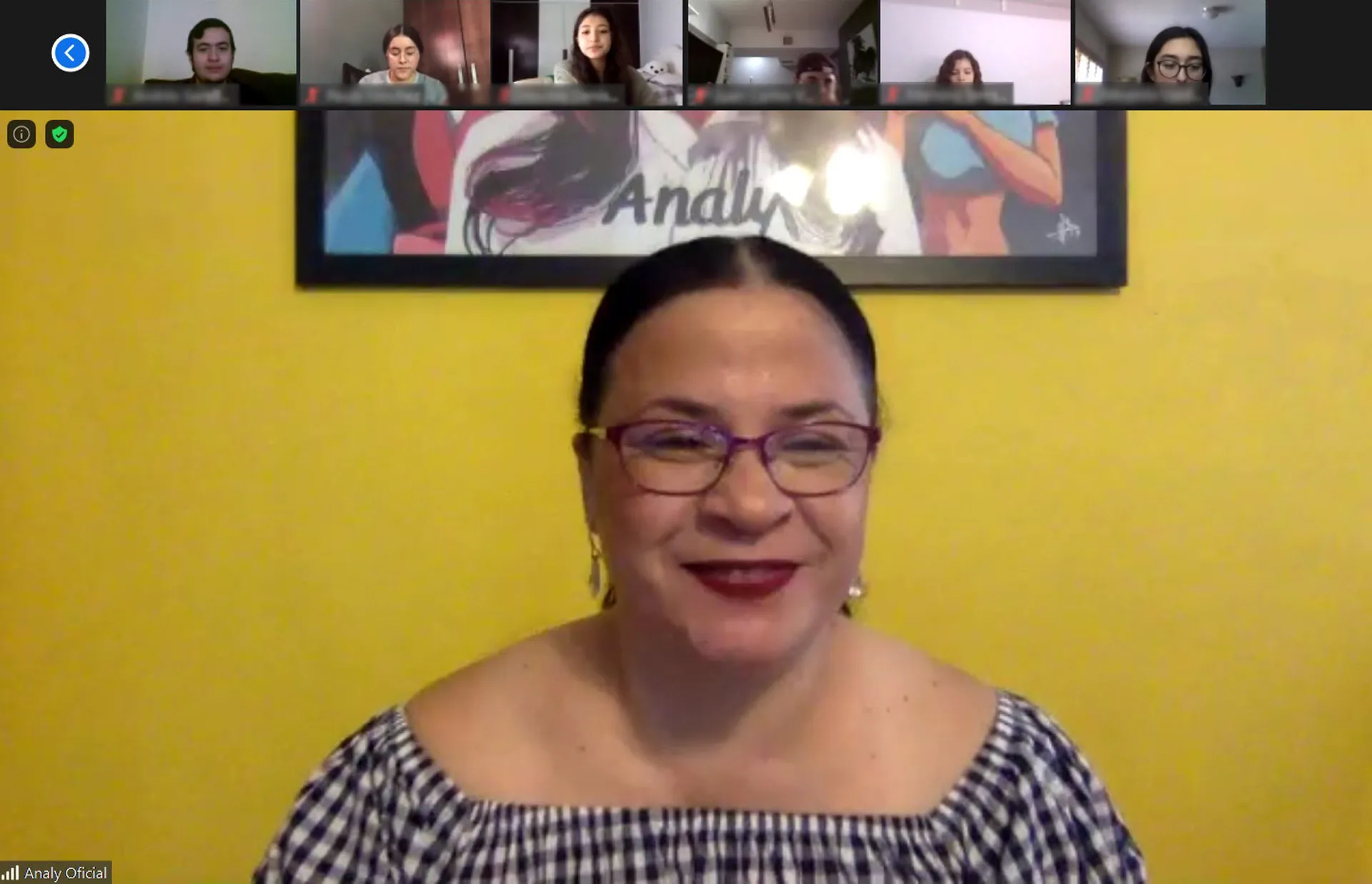 Analy da voz a personajes de Disney