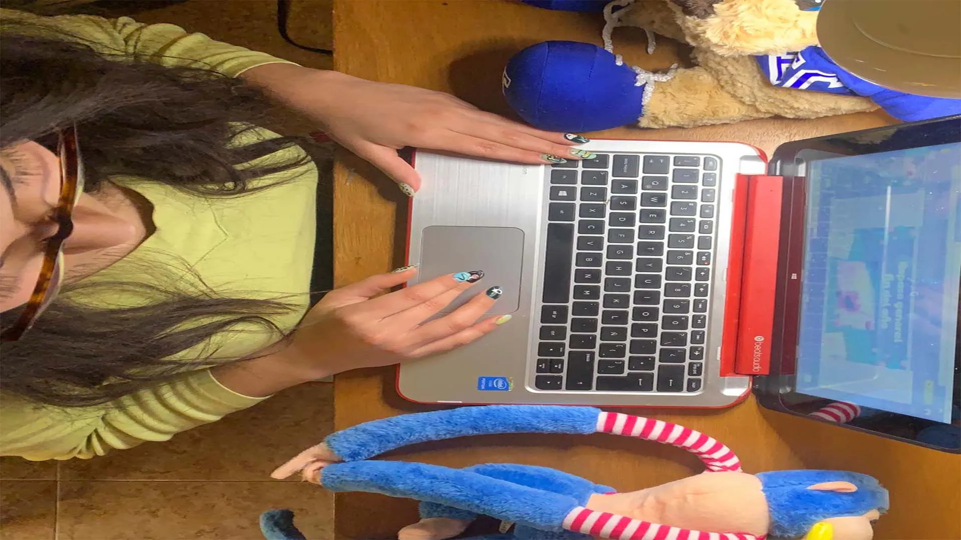 Mérelyn enseña a niños el español de forma dinámica