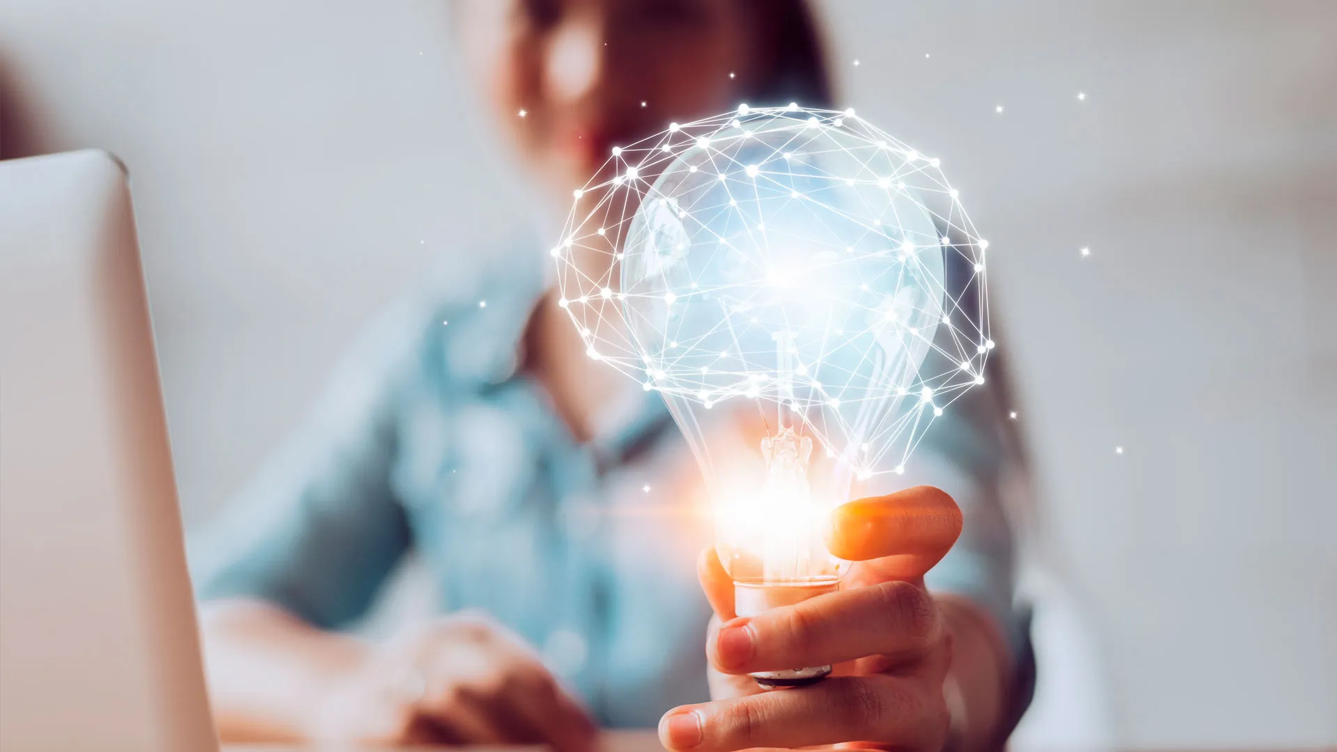 Las empresas han tenido que reinventar sus modelos de negocios ante pandemia del COVID.