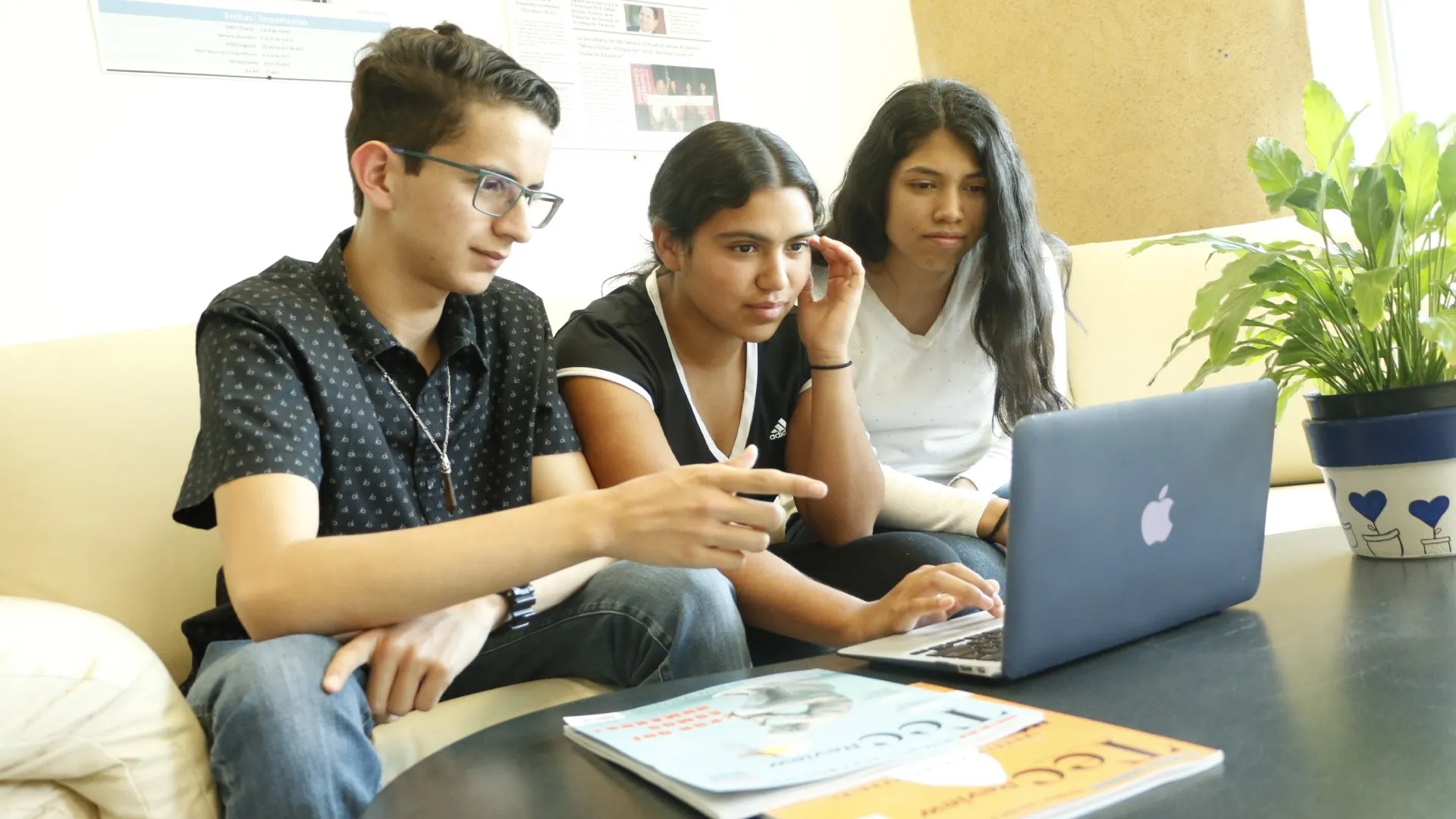 Estudiantes de PrepaTec preparándose para participar en el NMUN 2019 