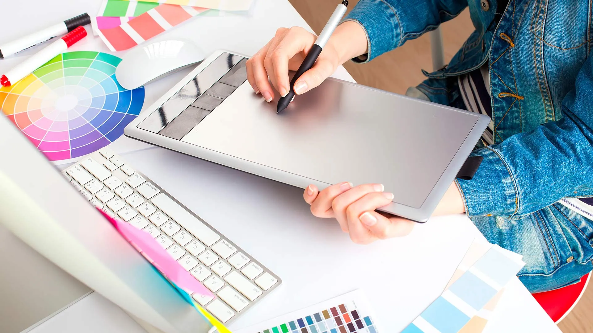 Alumnos del Tec, campus Guadalajara, enfocan su talento para apoyar a asociaciones civiles a que mantengan su labor social en Diseña con Sentido.