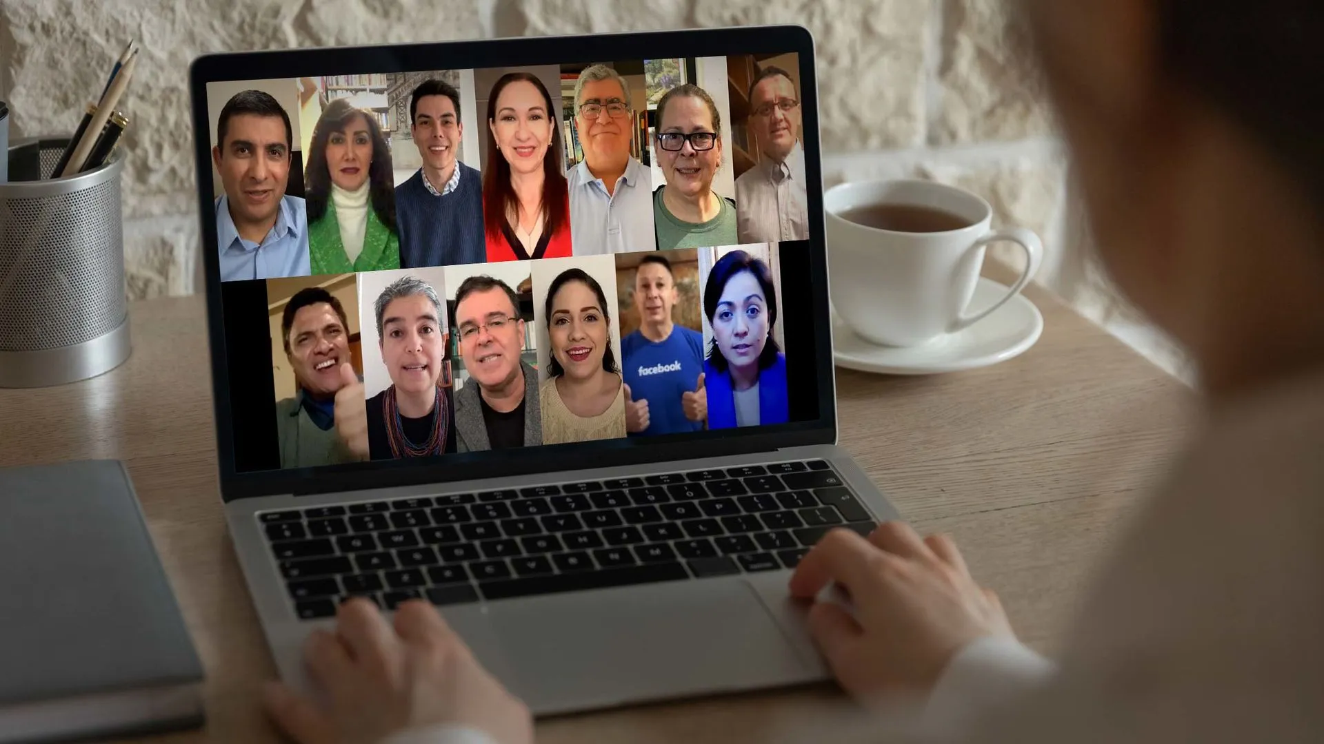 ¡Sorprenden profesores con bienvenida a alumnos en inicio de semestre!