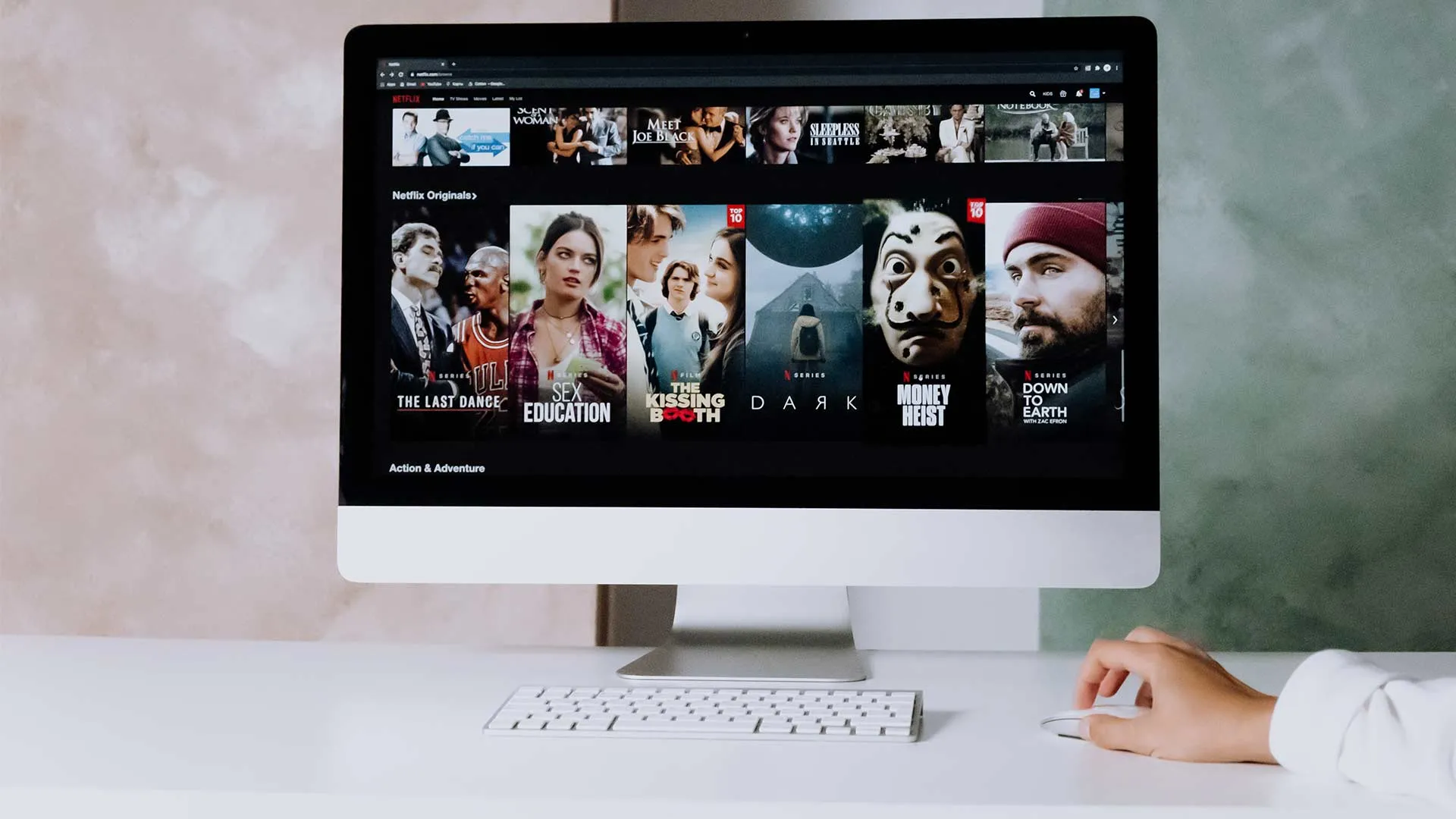 Pantalla de computadora con catalogo de series