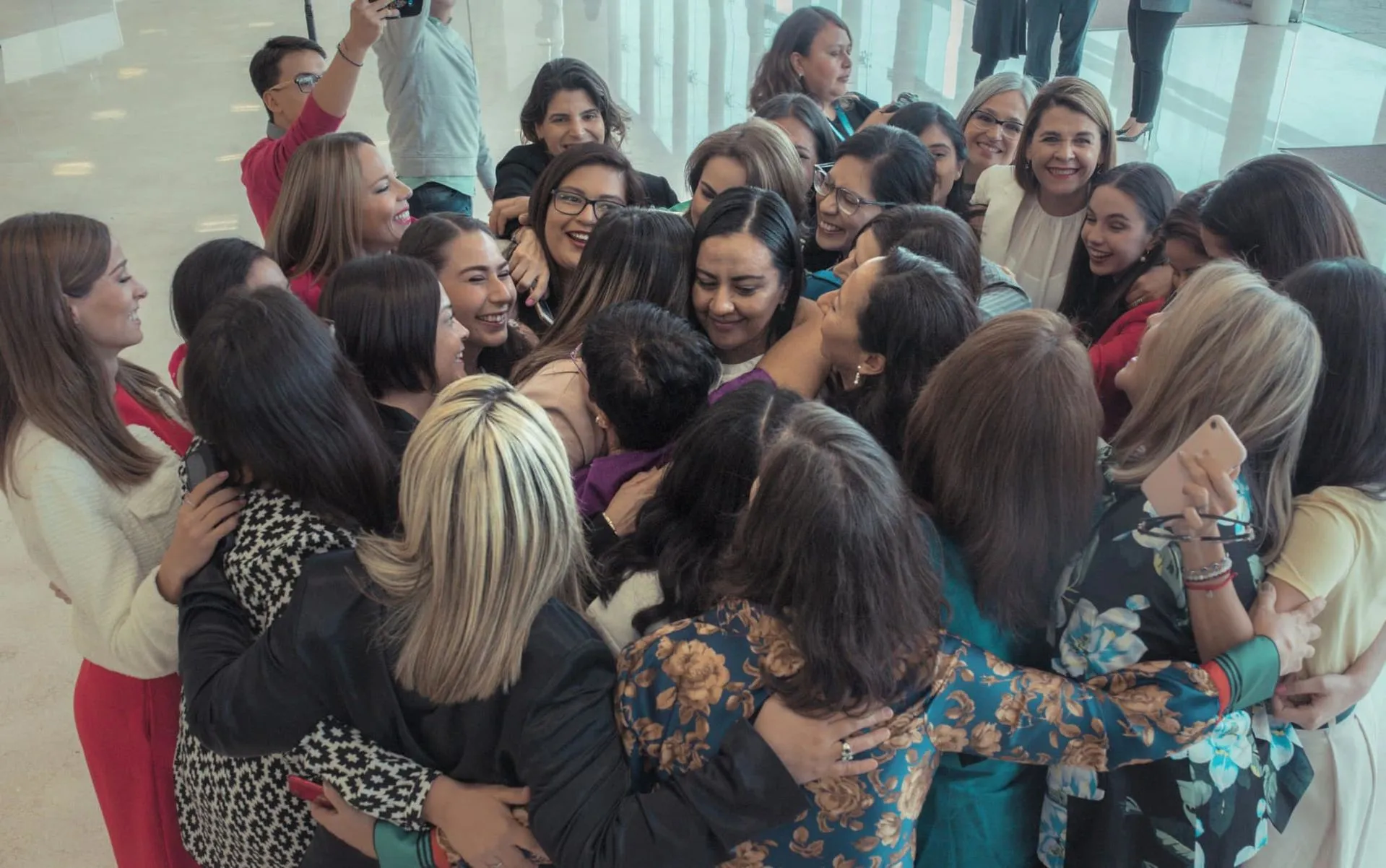 Tec genera proyecto editorial inspirado en biografías de “Mujeres que brillan trascienden y transforman”