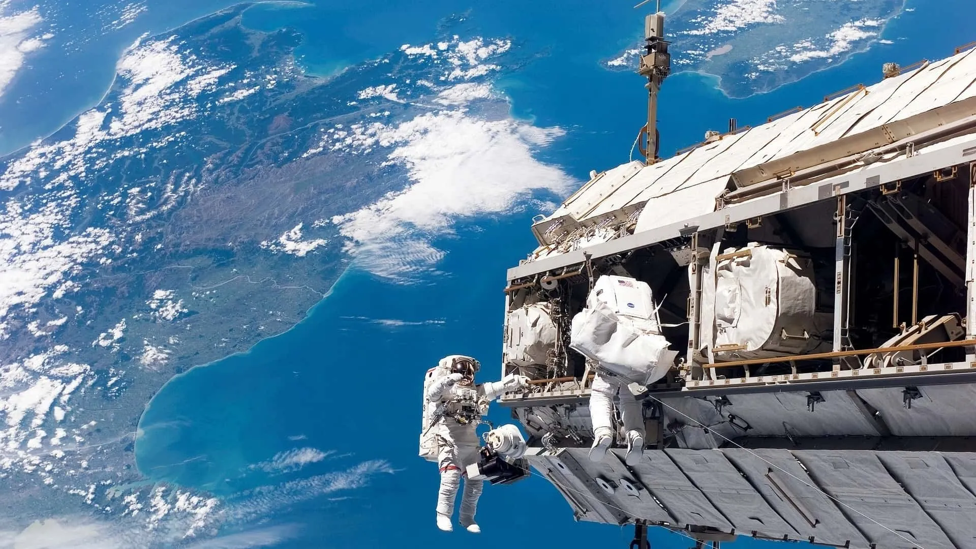 Ficción, medicina y baile, la fórmula de Sebastián Llanos para llegar a la NASA.