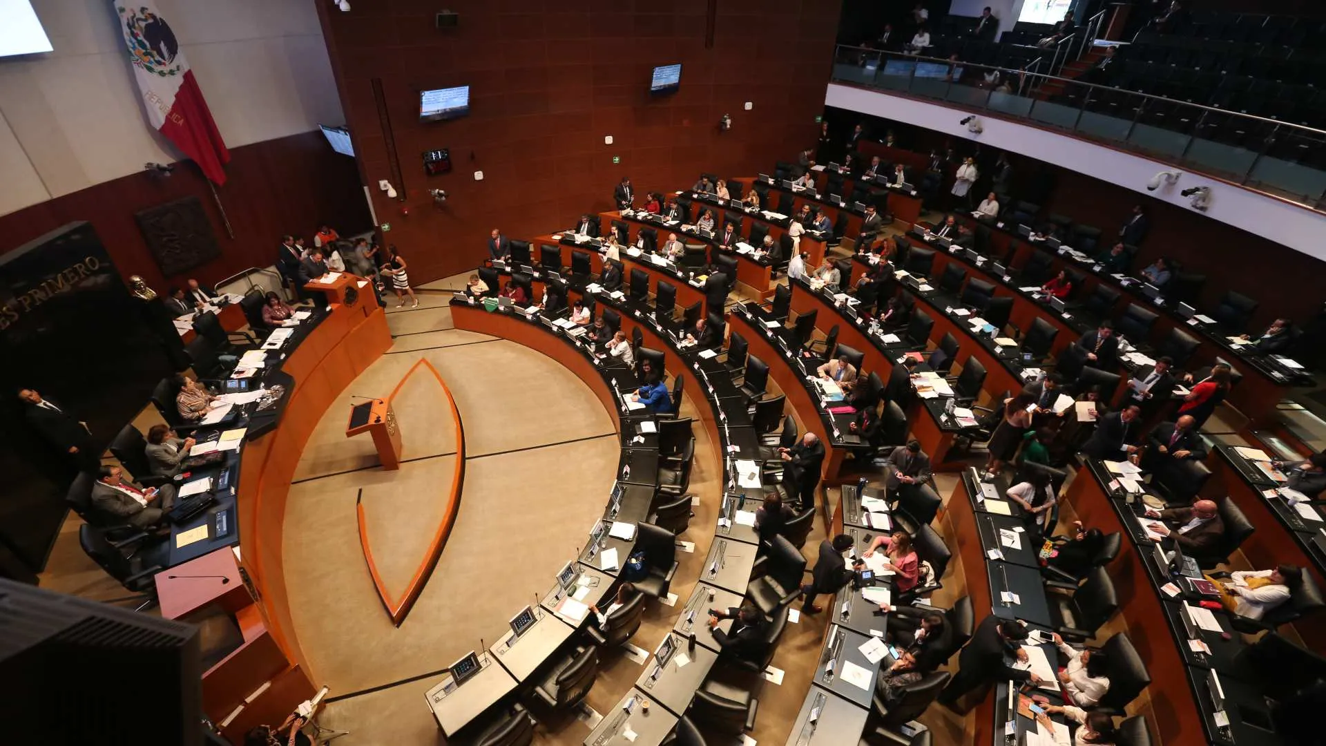 David Corzo invita al Senado a trabajar con mayor énfasis en temas relacionados con energía y sustentabilidad.