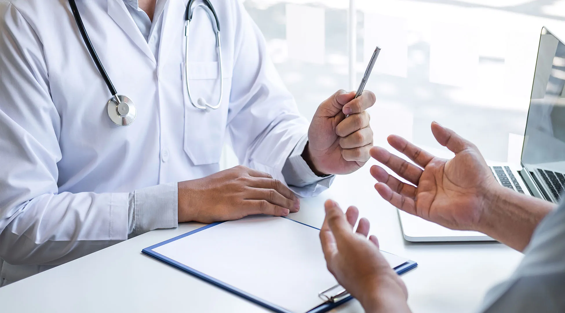 Profesora y docta ayuda a su comunidad