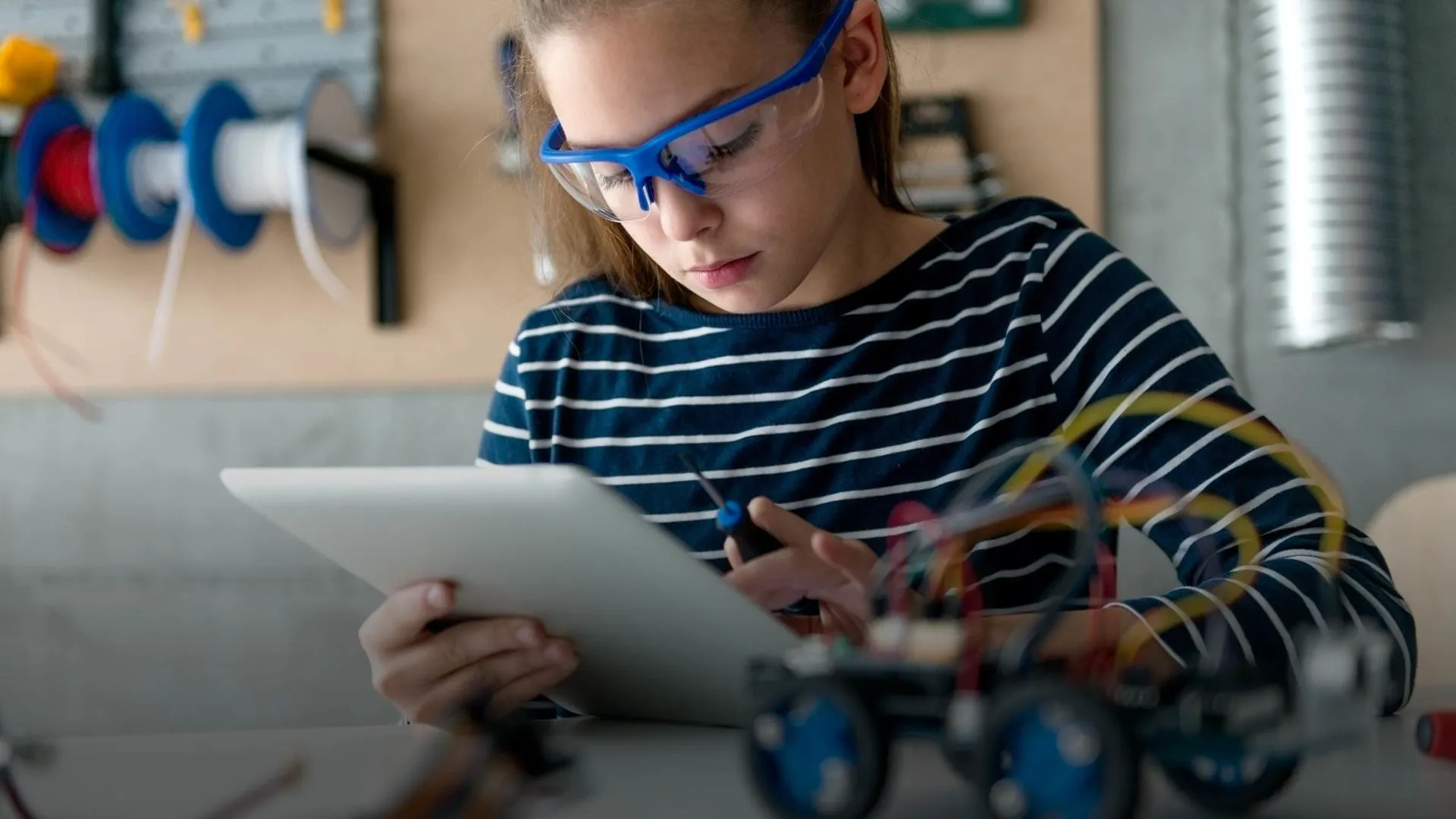 Más niñas en la ciencia; clave para romper paradigmas, señala experta 