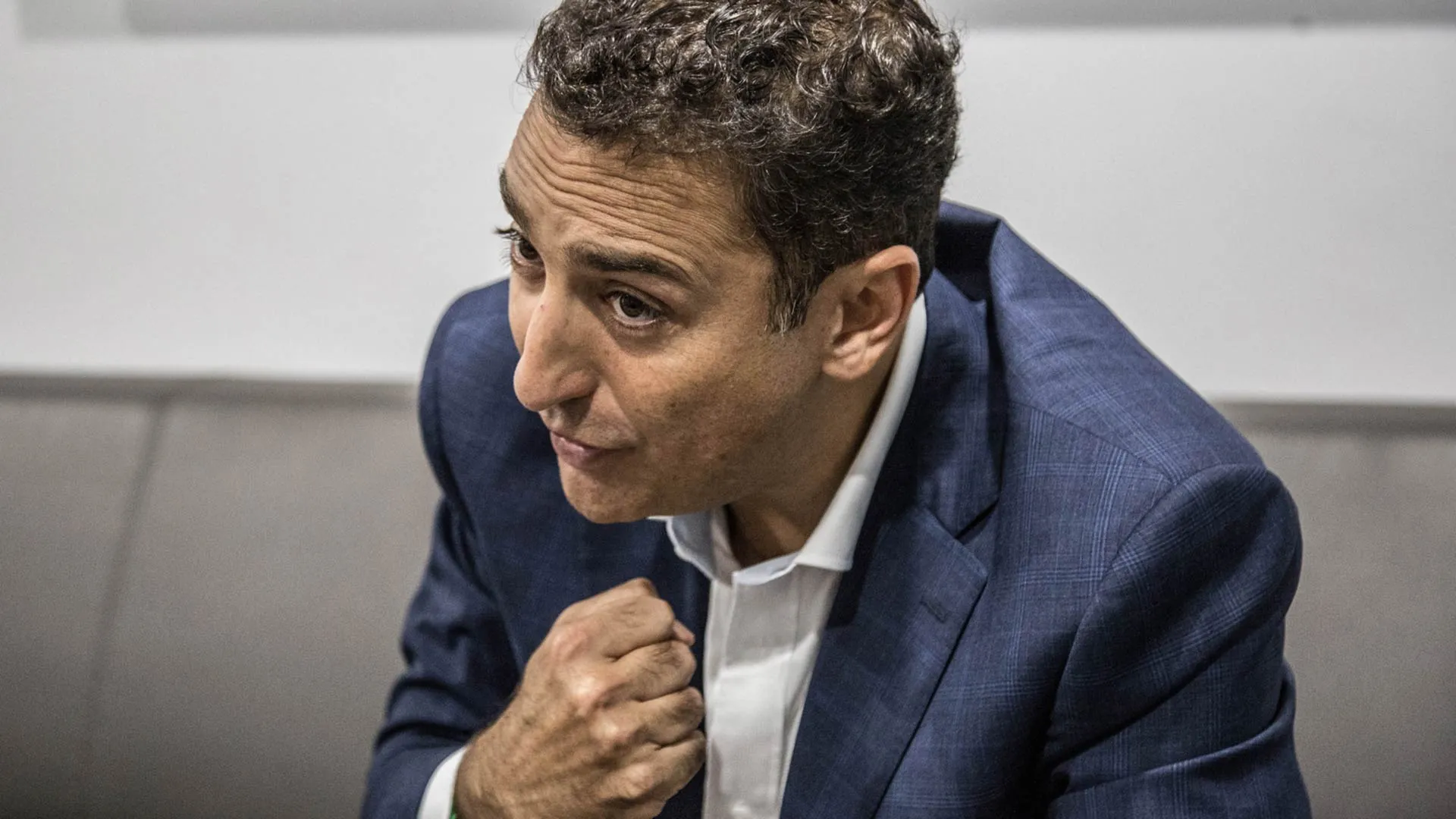 Simon Cohen sufrió un incidente que sustituyó su visión de buscar el éxito por buscar la felicidad