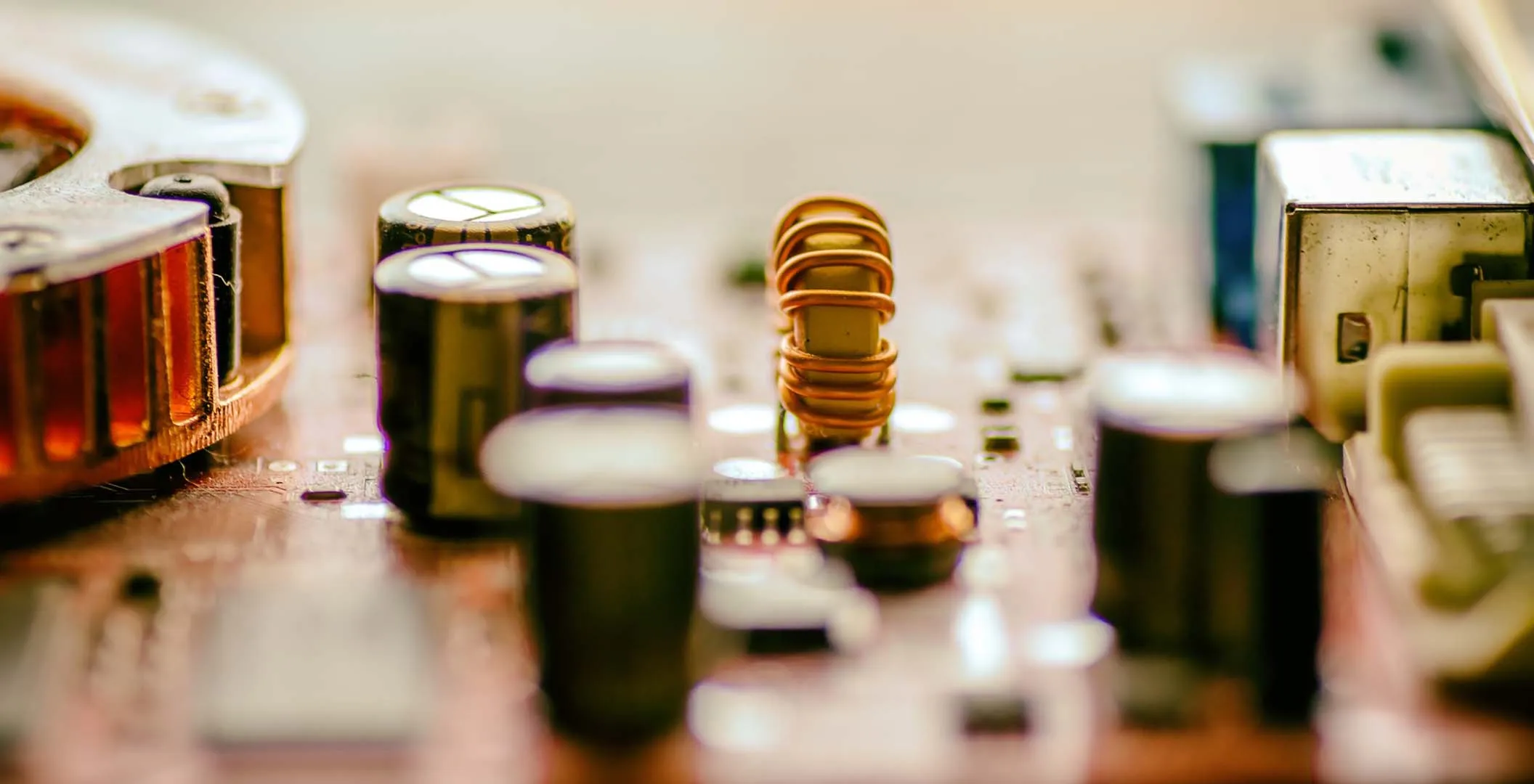 Escasez de microchips explicado por experto del Tec de Monterrey