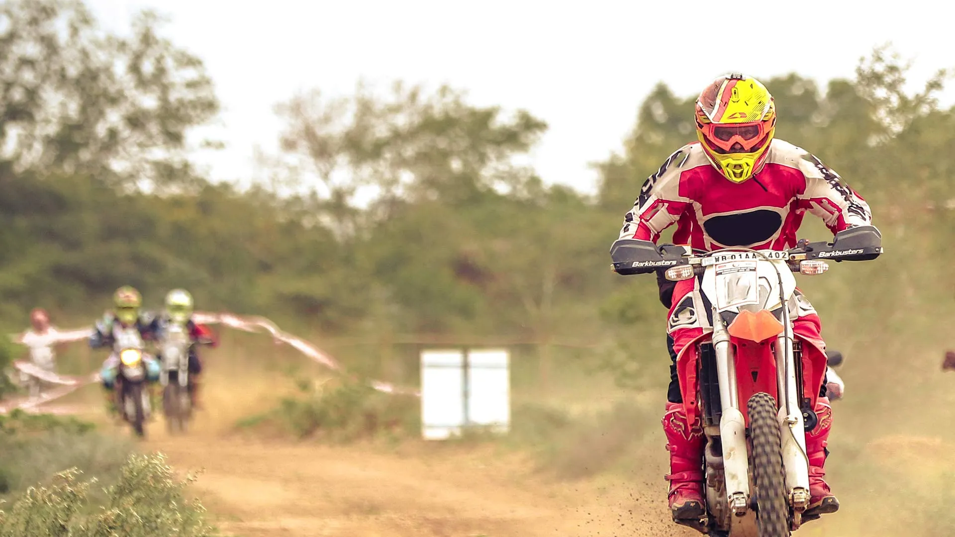 Moto en rally de enduro